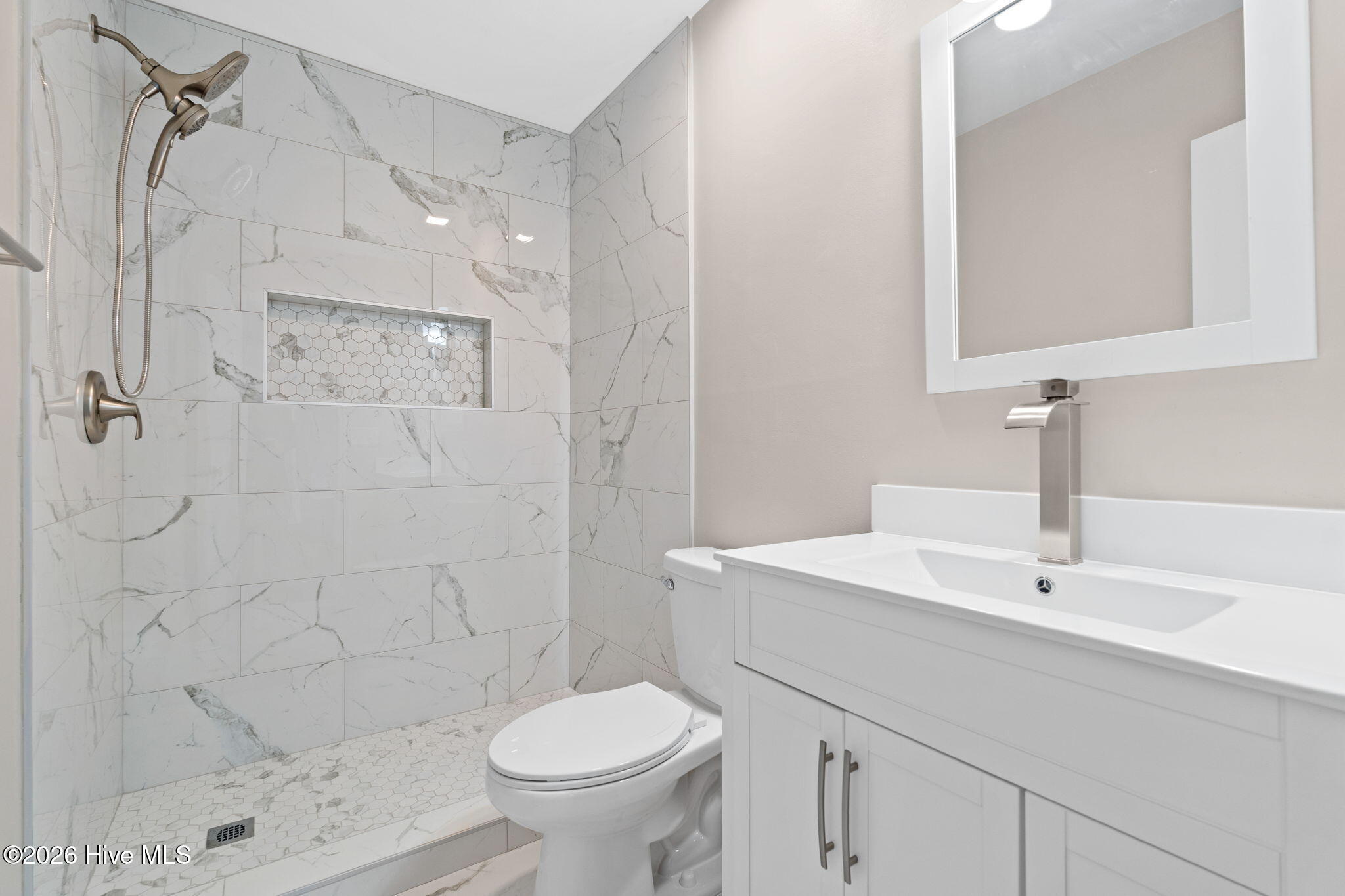 100562067 | Photo 19