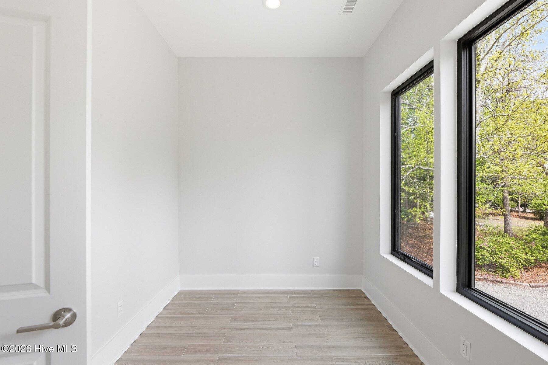 100566694 | Photo 25