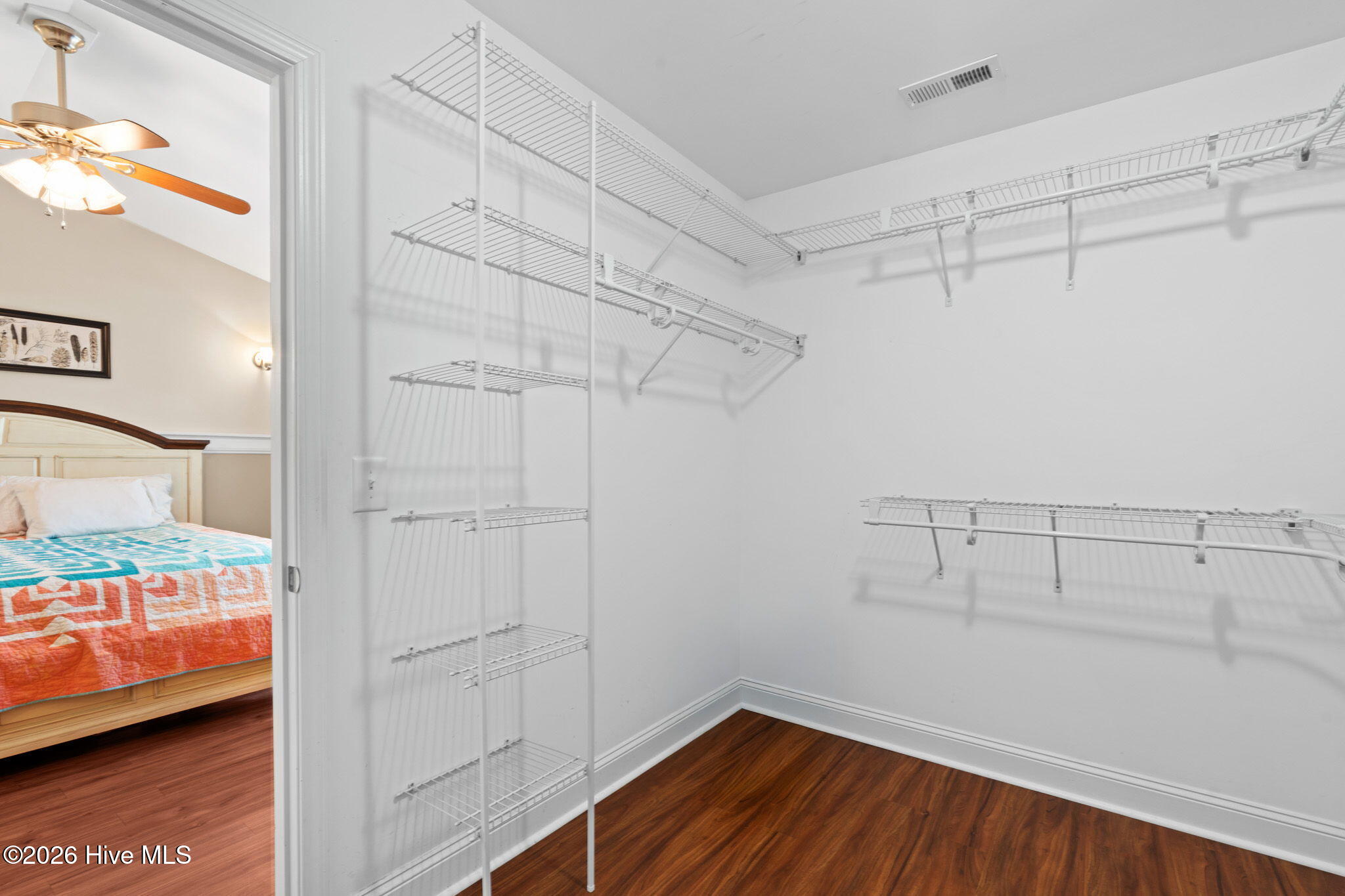 100564641 | Photo 26