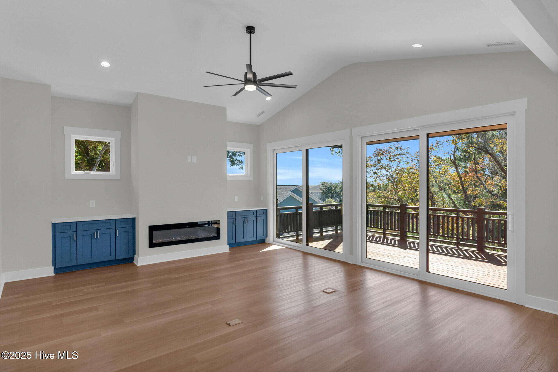 100539388 | Photo 11