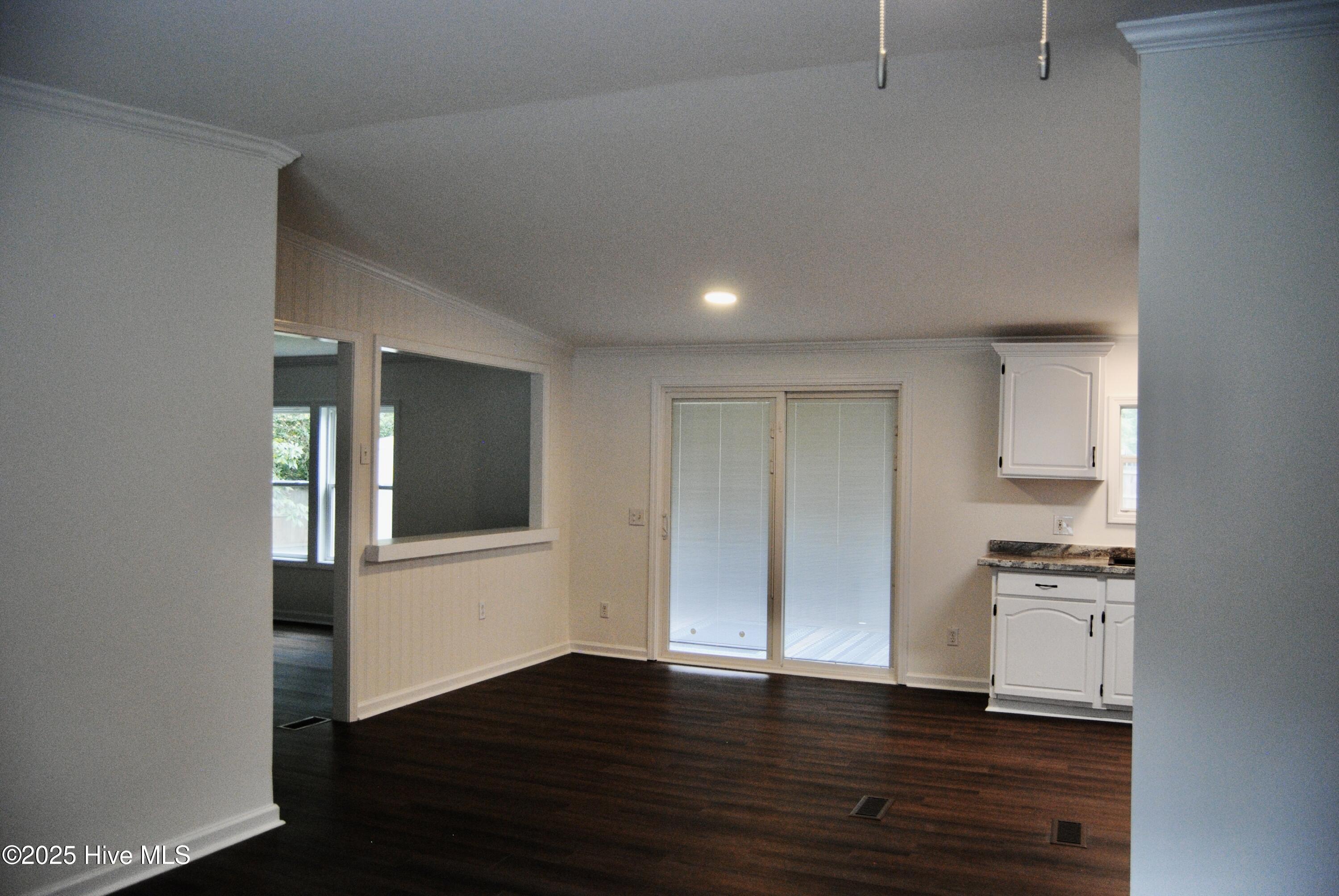 100533223 | Photo 32