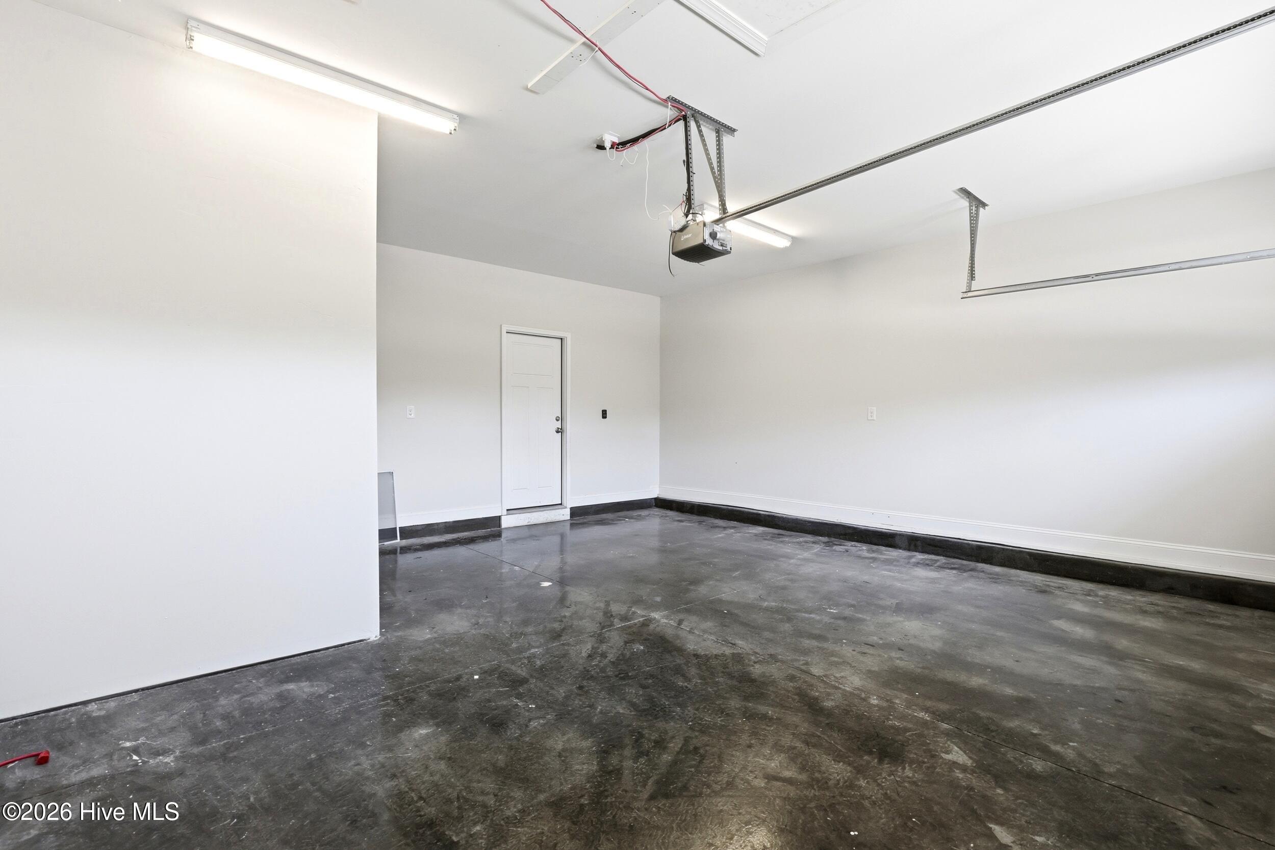 100569352 | Photo 49