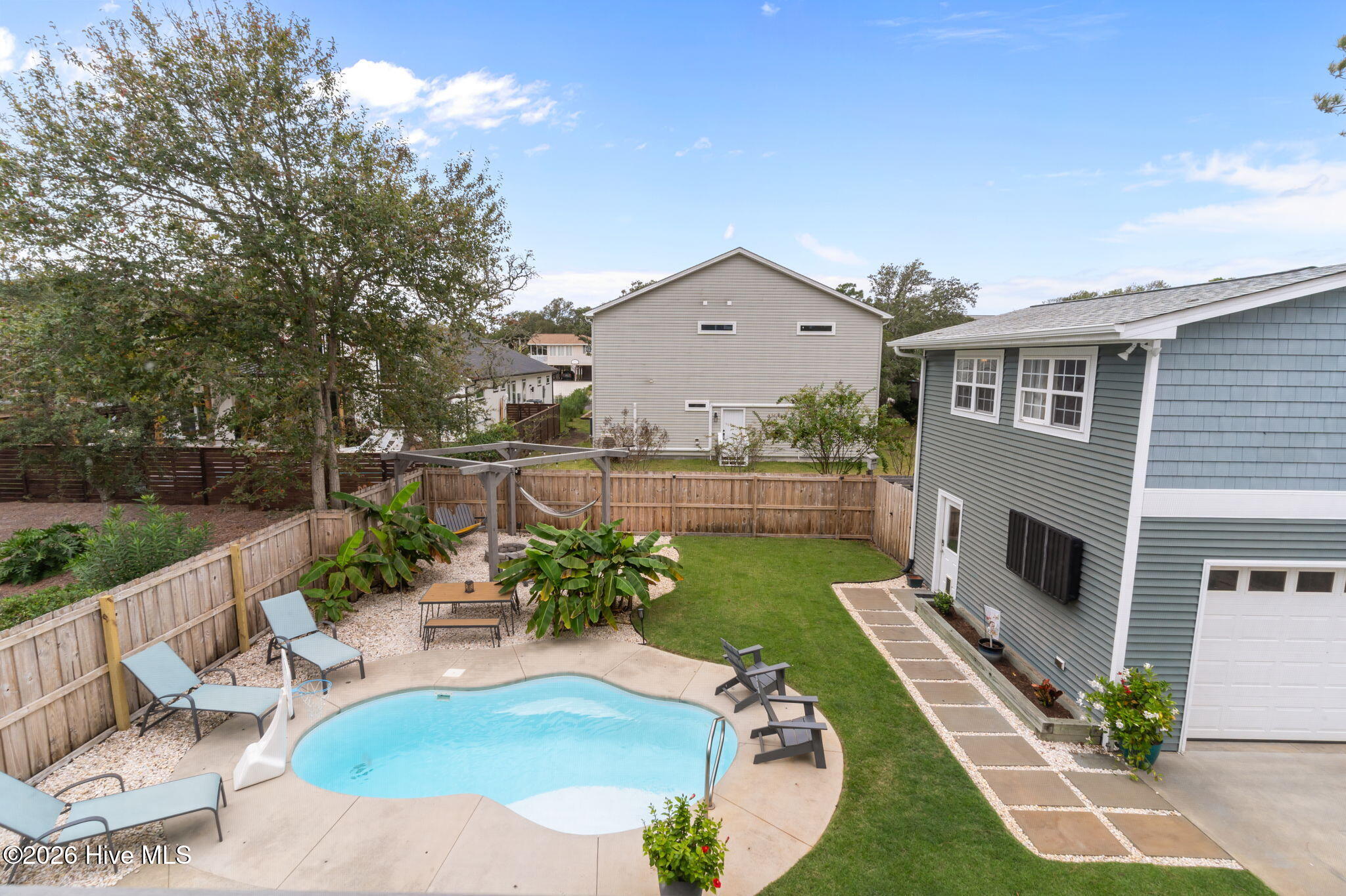 100557179 | Photo 45