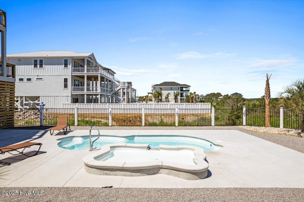 100531414 | Photo 11