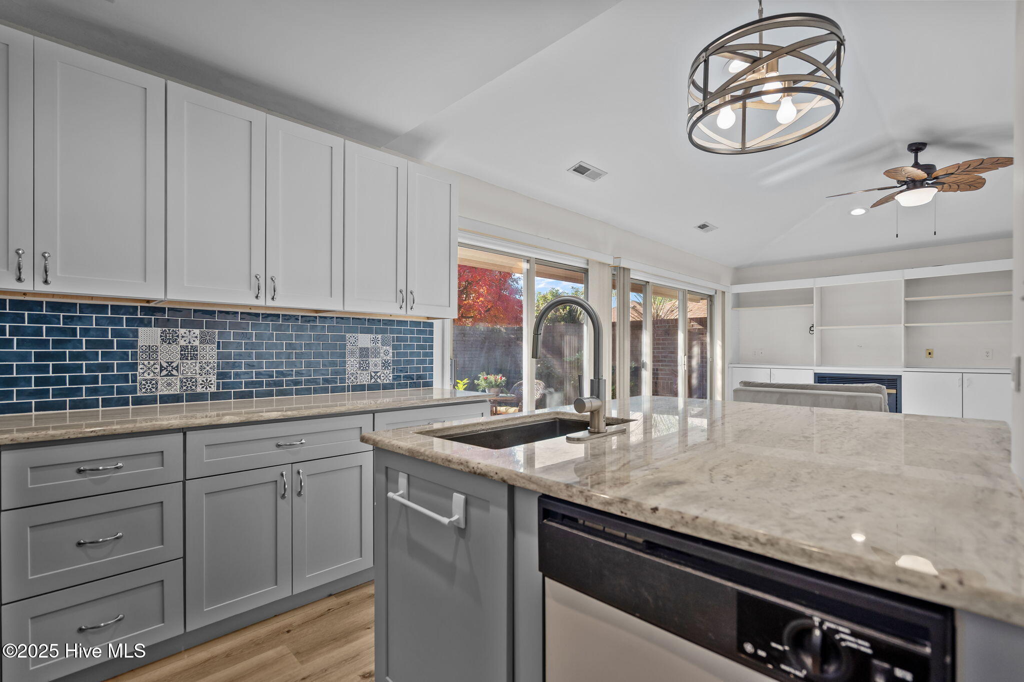 100544988 | Photo 13