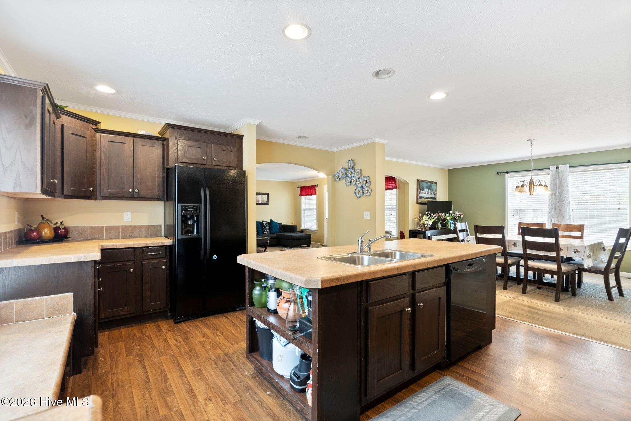 100558385 | Photo 17