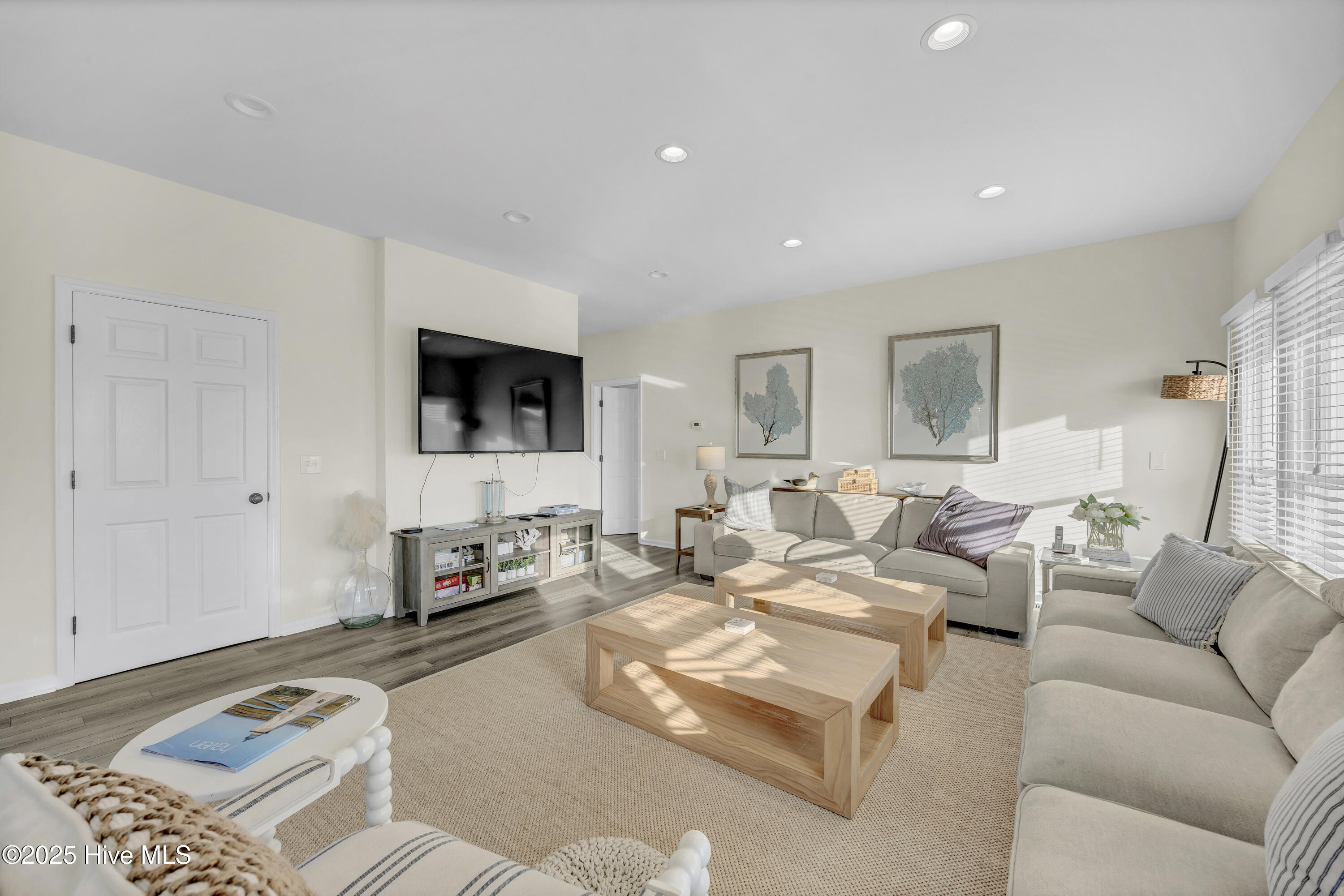 100546577 | Photo 14