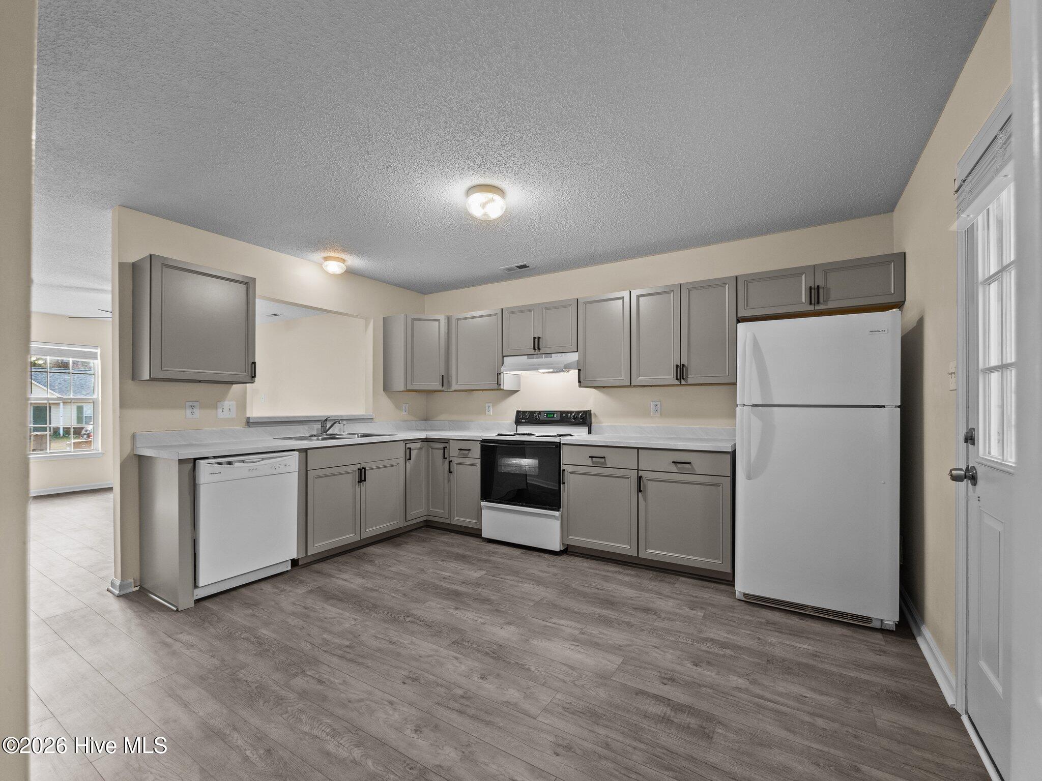 100559229 | Photo 11