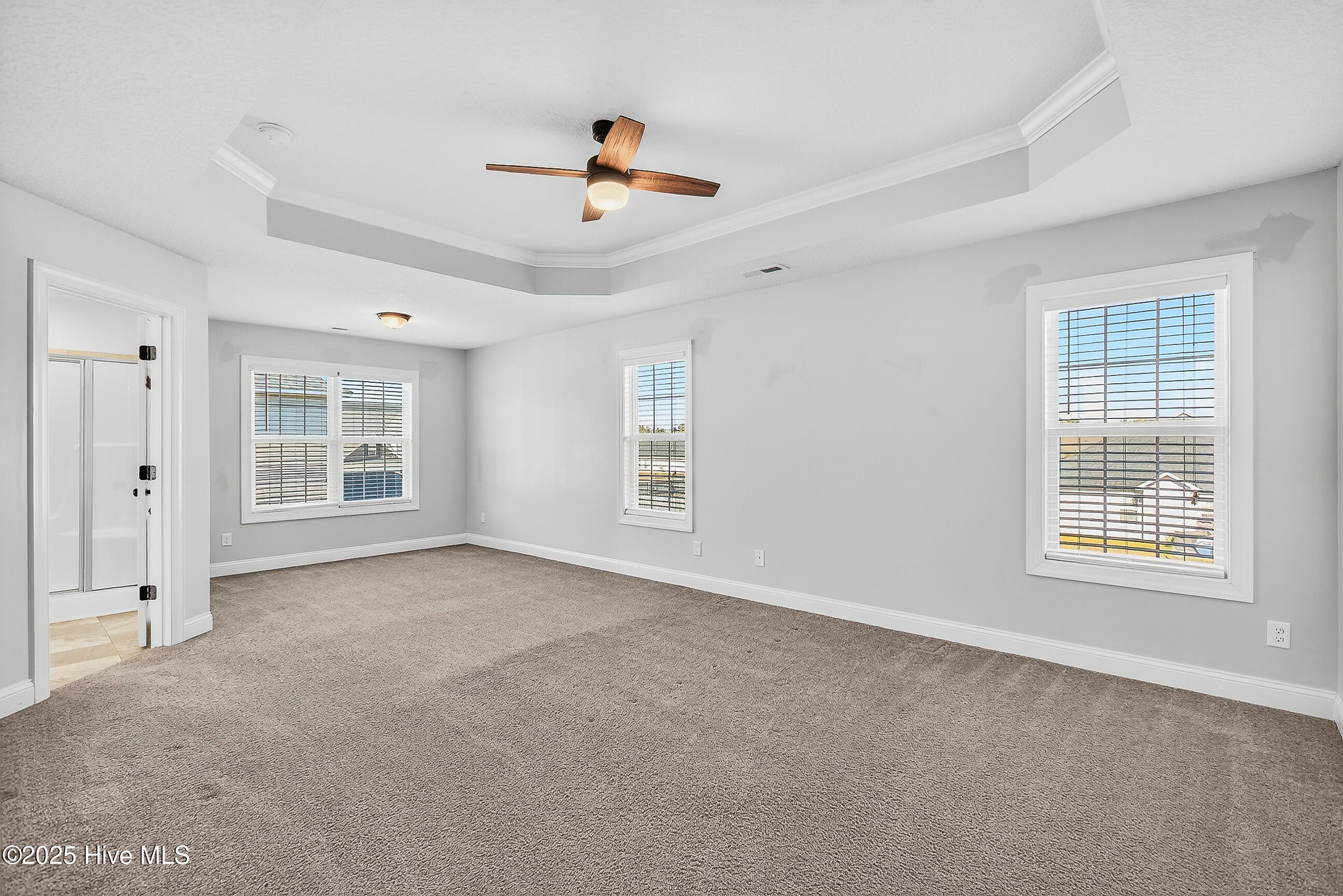 100541345 | Photo 22