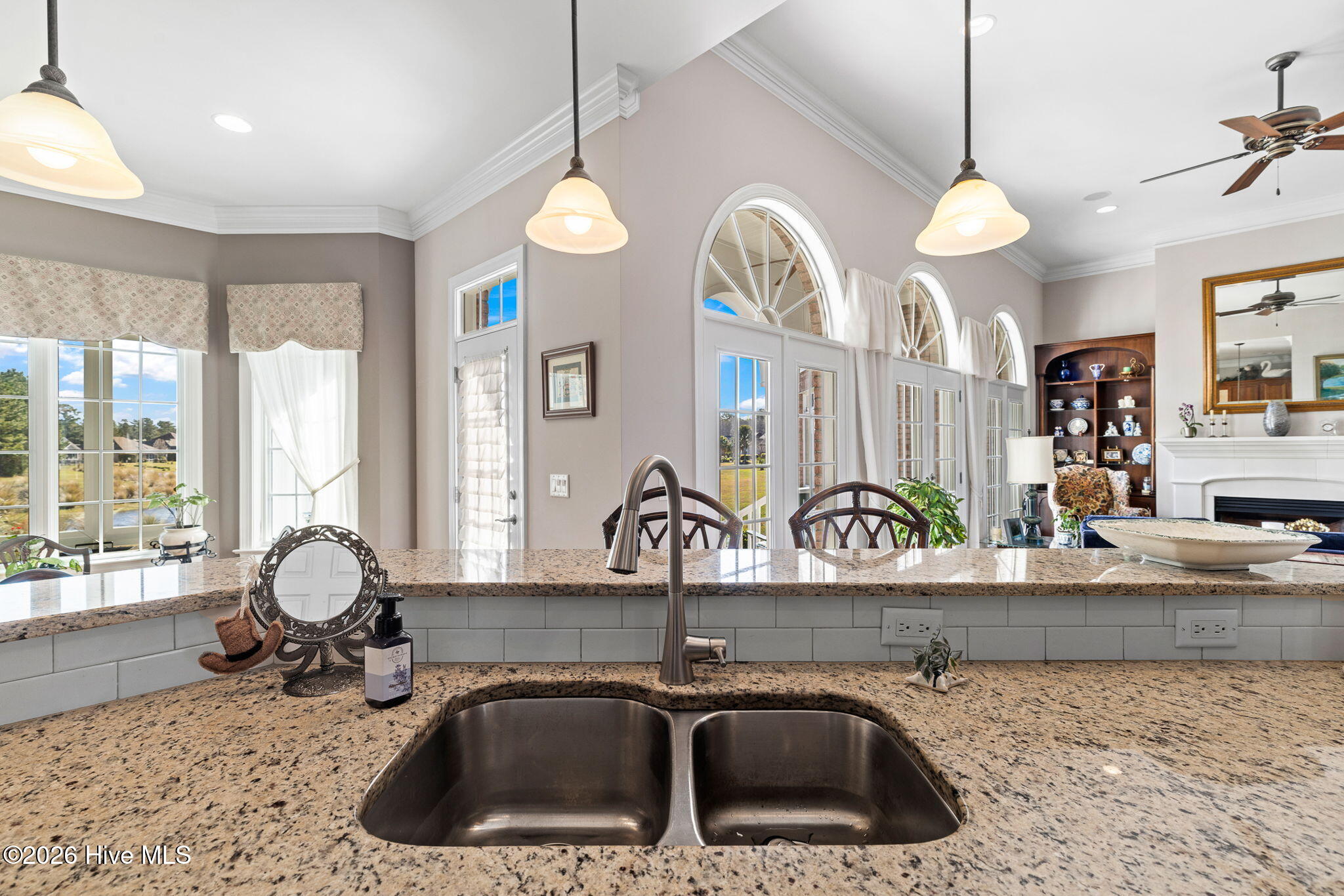 100560787 | Photo 21