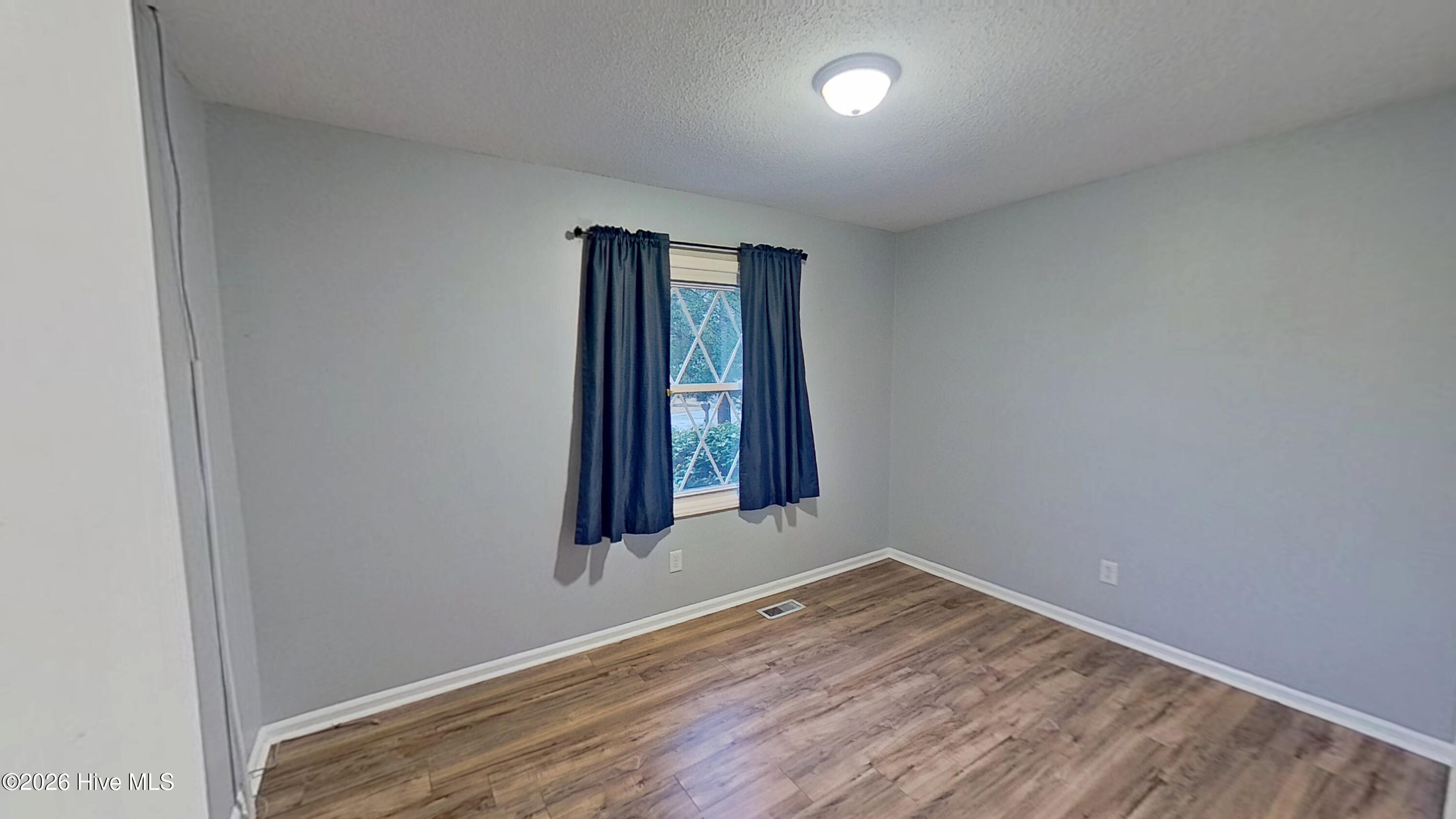 100557485 | Photo 15