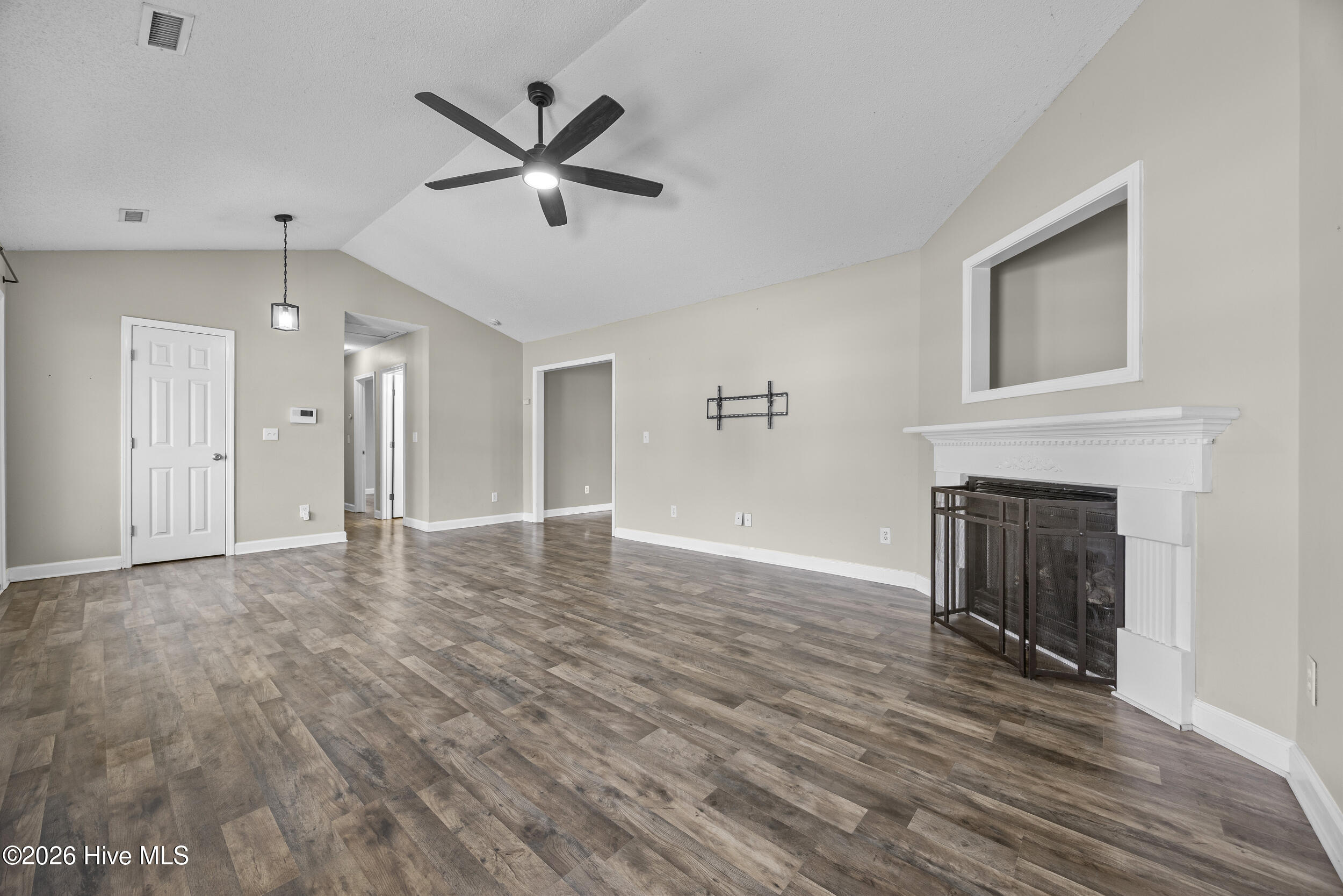 100564039 | Photo 11