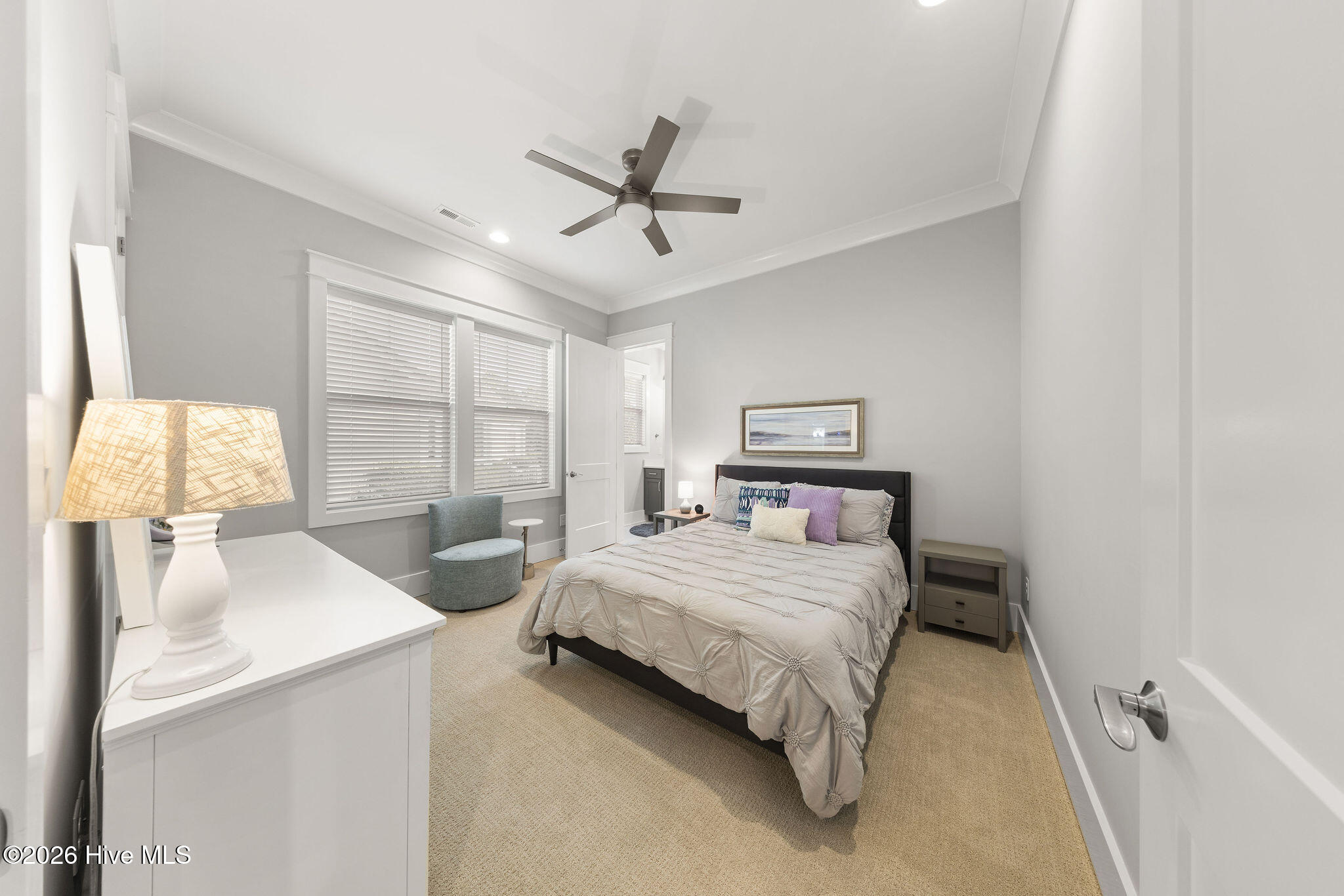 100552329 | Photo 48