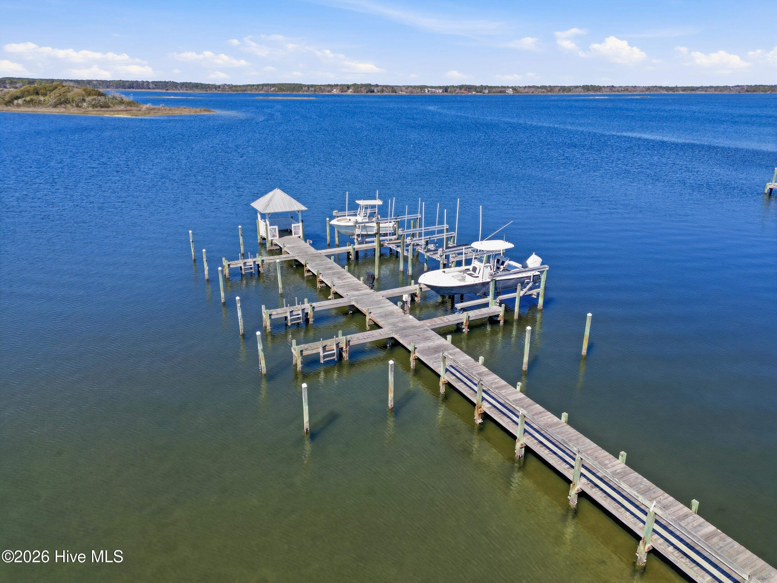 100561994 | Photo 90