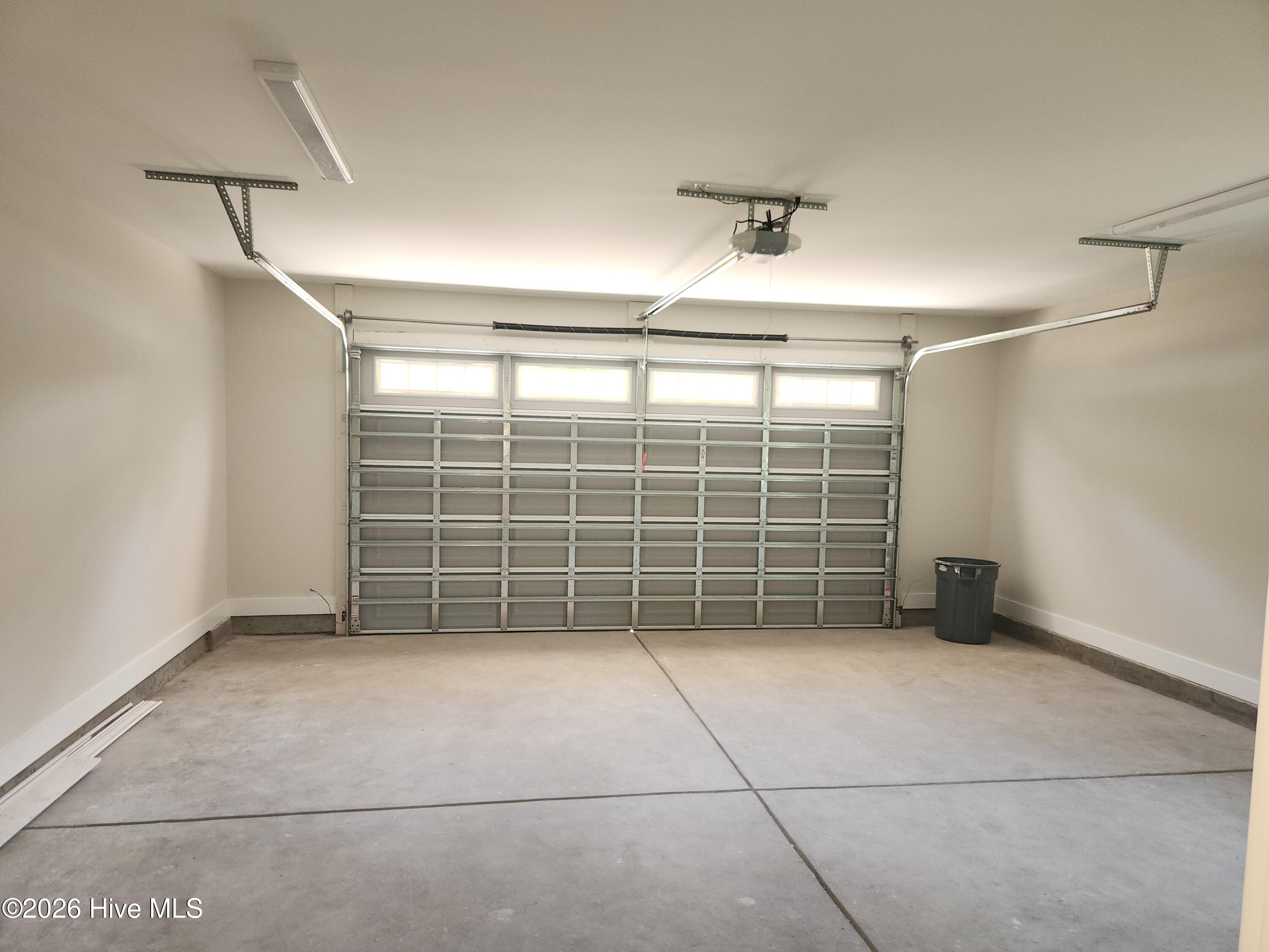 100567730 | Photo 28