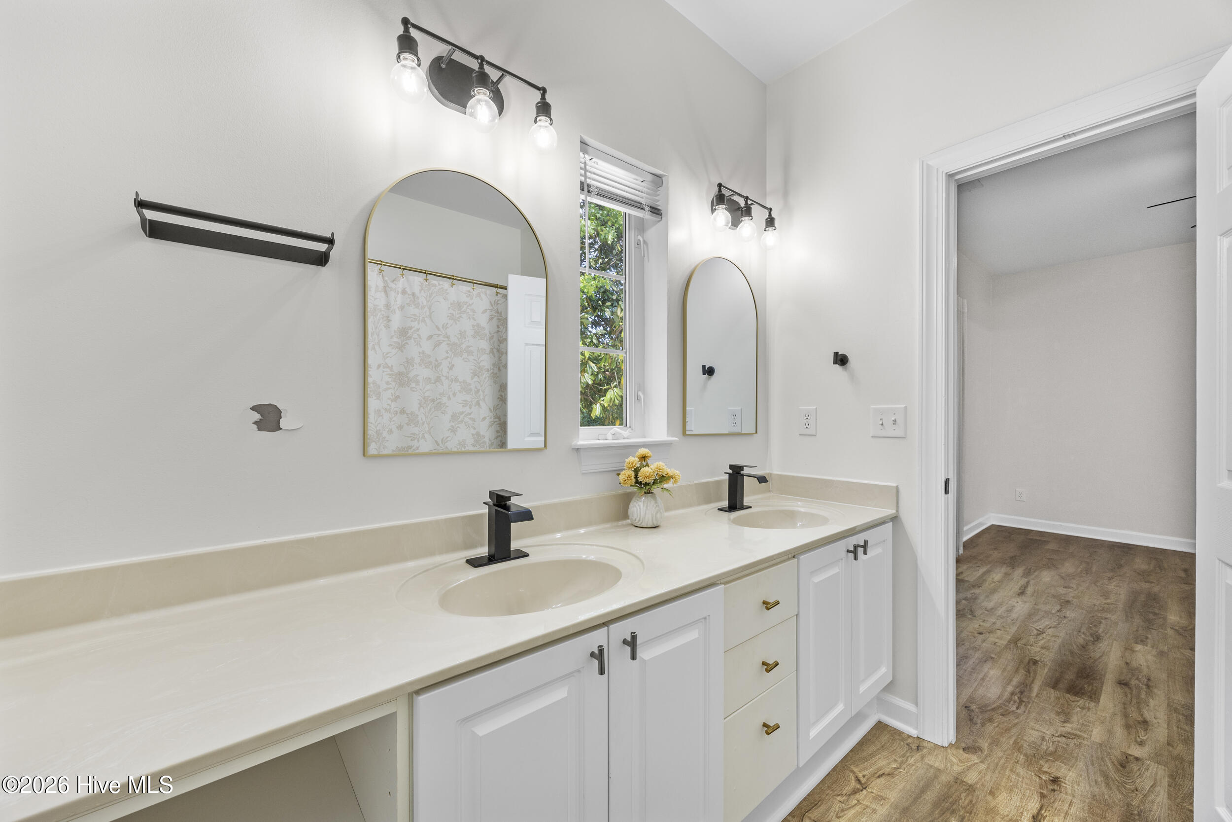 100567822 | Photo 28