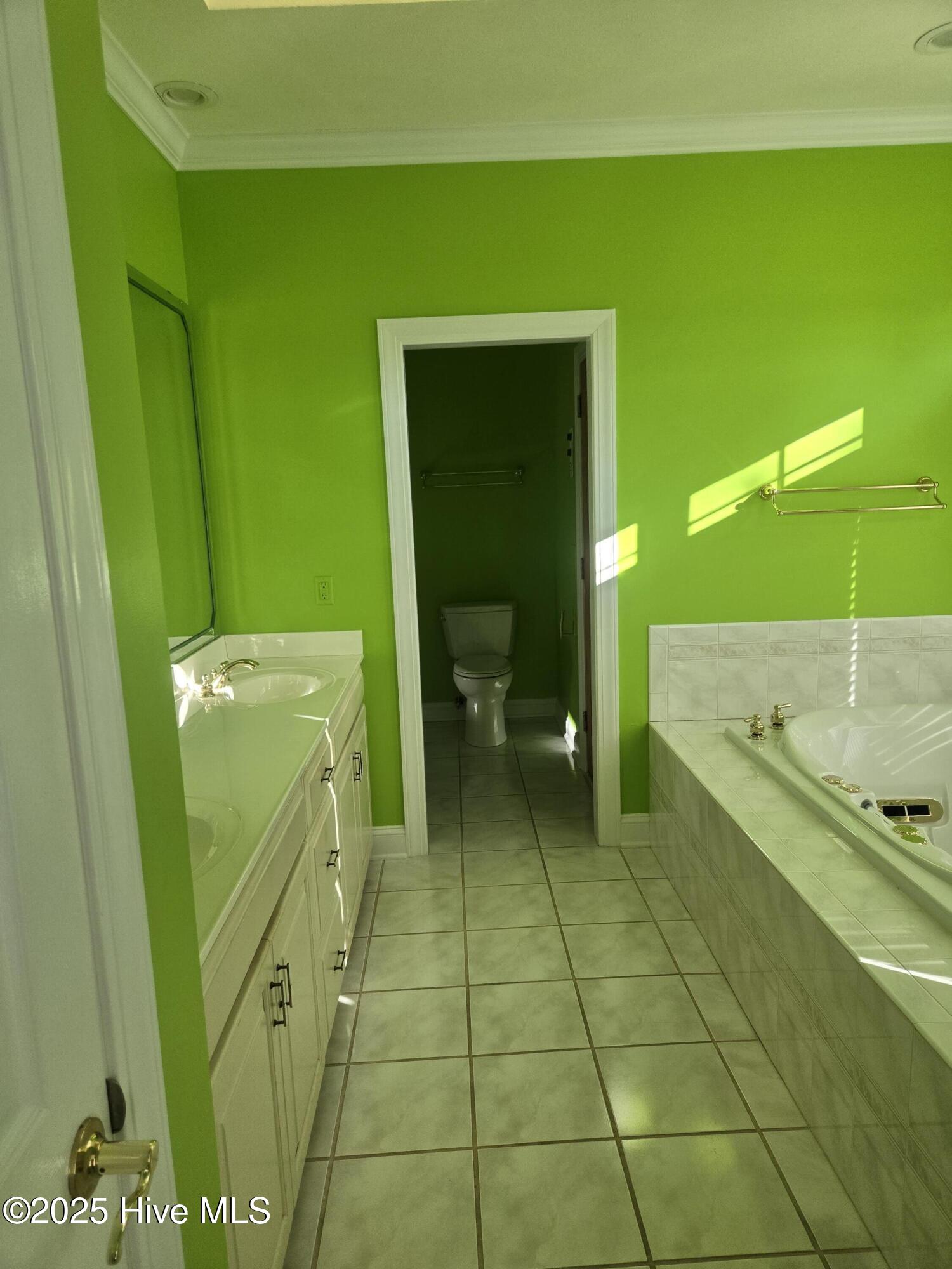 100545211 | Photo 37