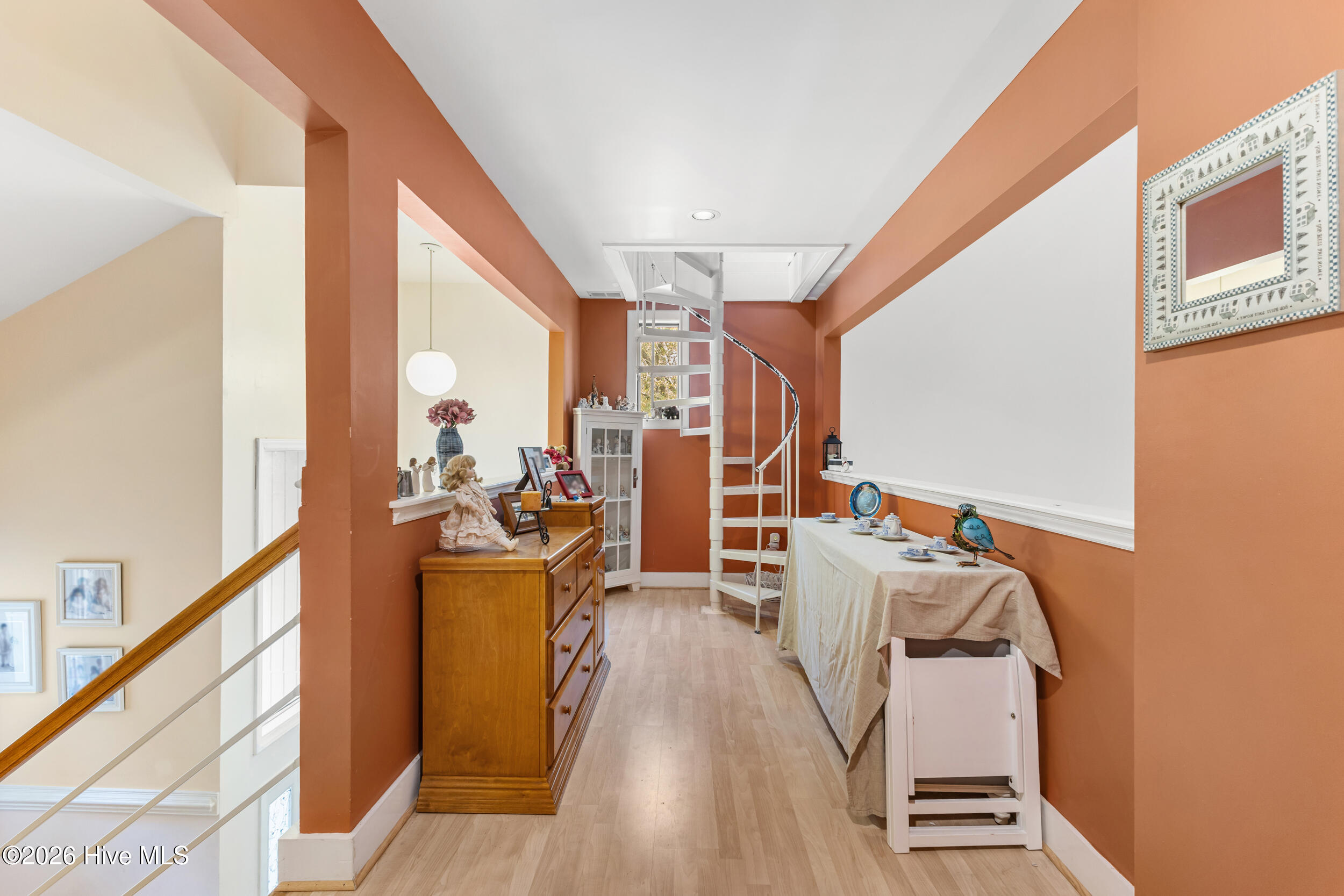 100560648 | Photo 24