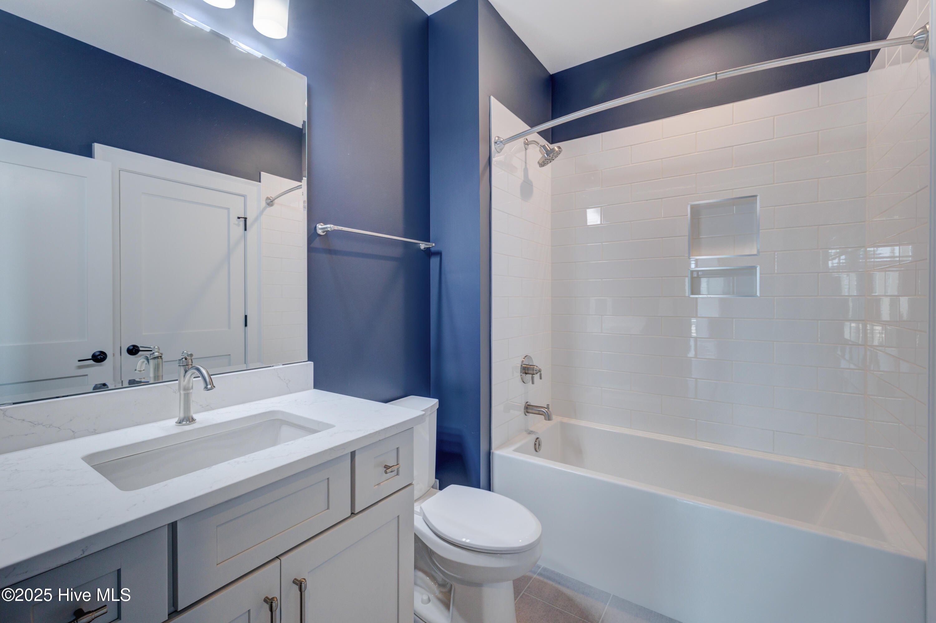 100519024 | Photo 47