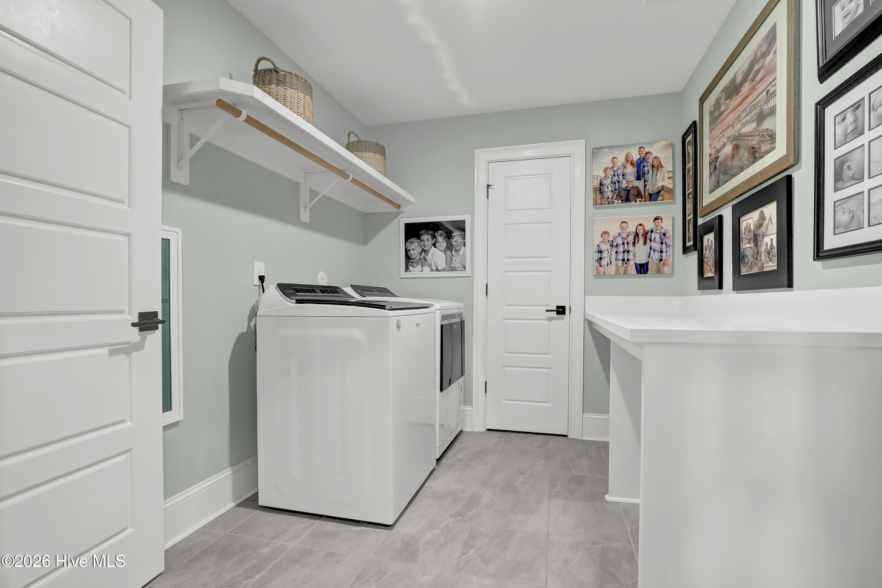 100558429 | Photo 33