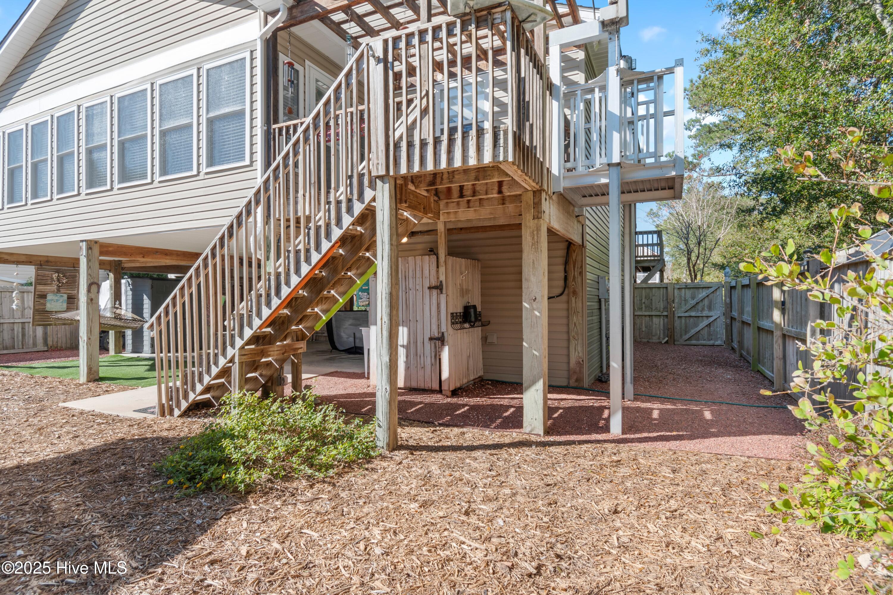 100542990 | Photo 53