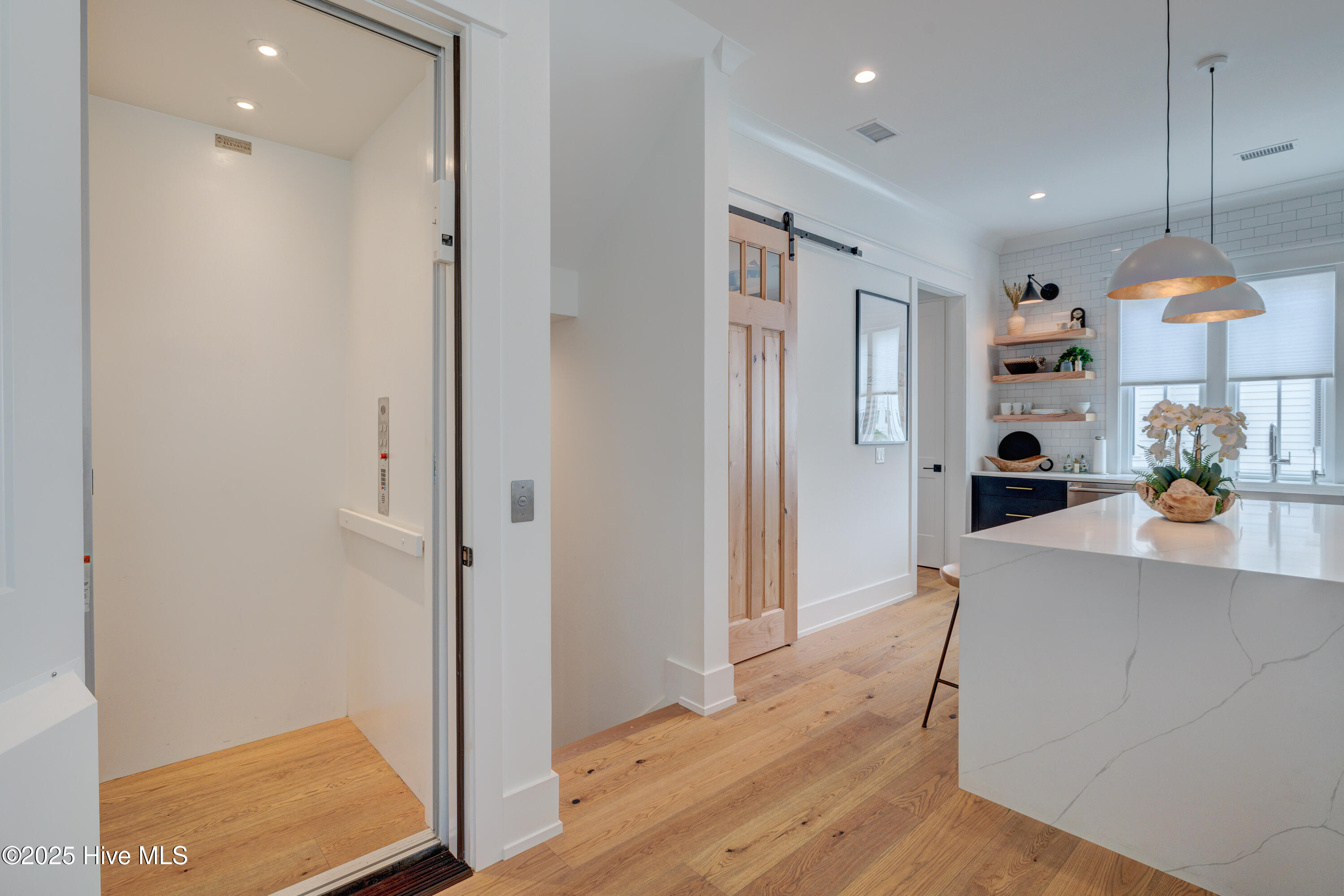 100532923 | Photo 35