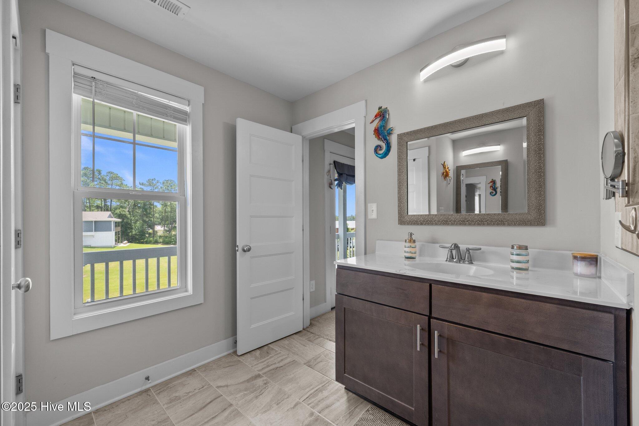 100517734 | Photo 35