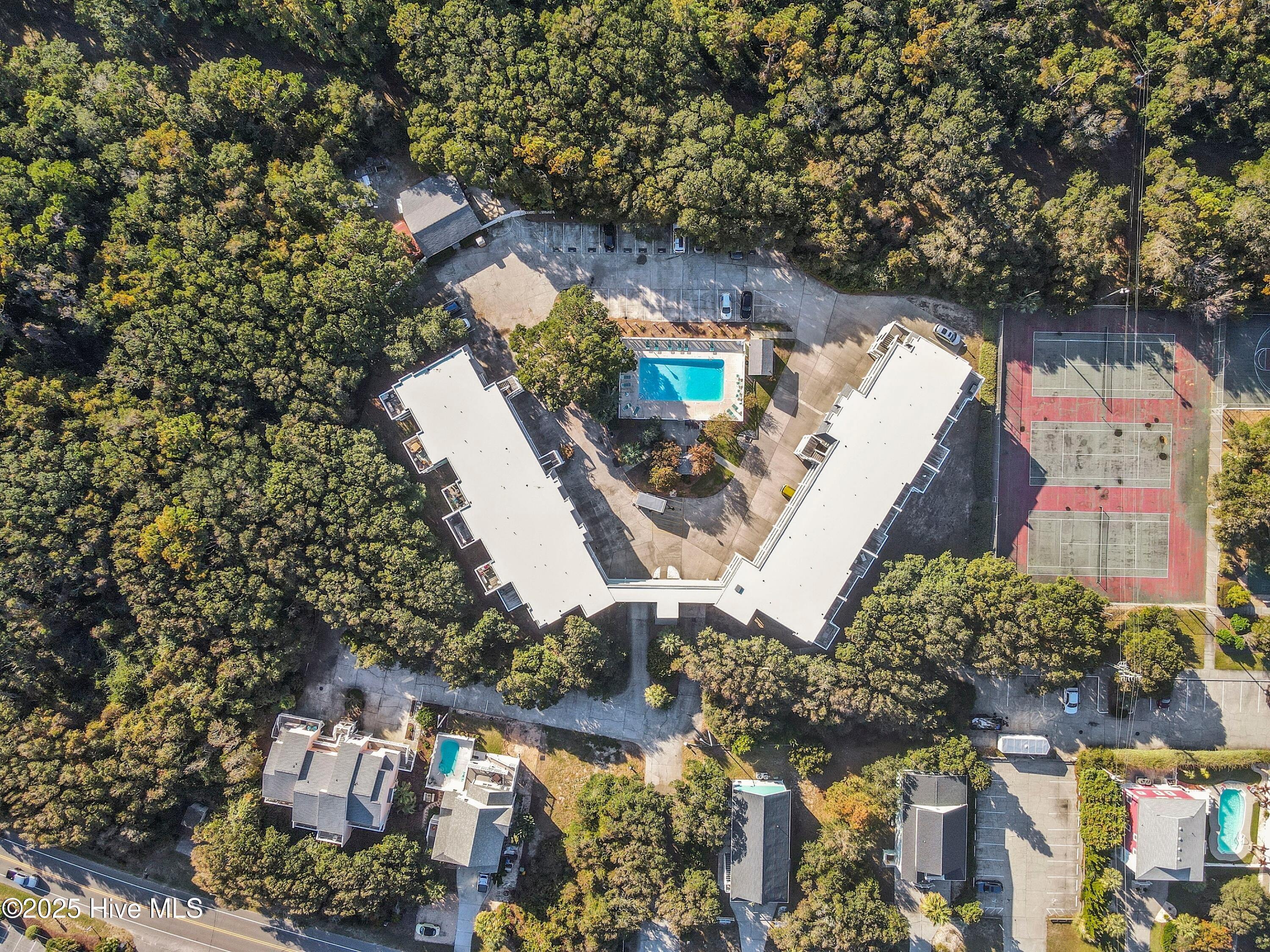 100532800 | Photo 68