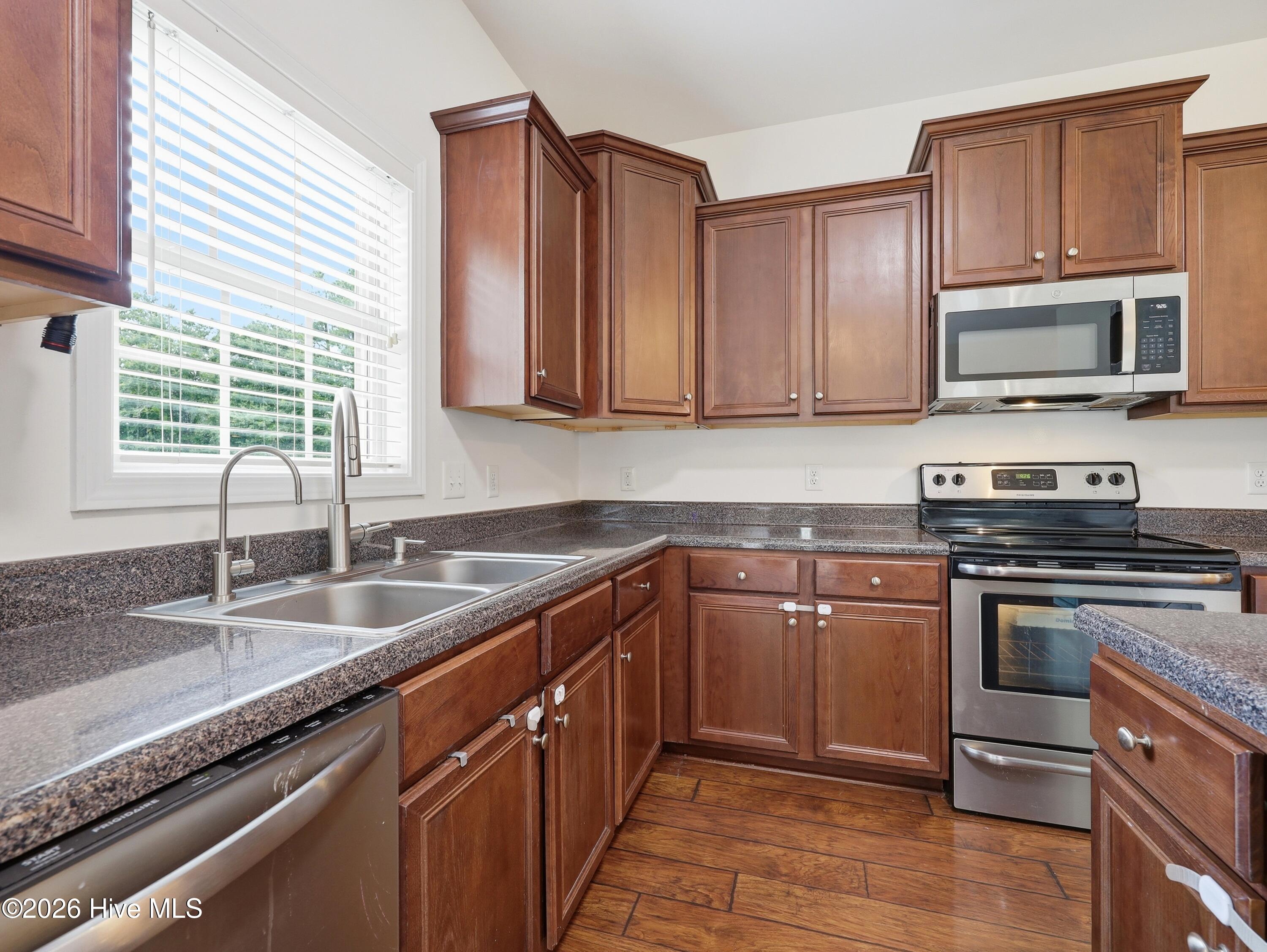 200 Wedgefield Circle,Maple Hill