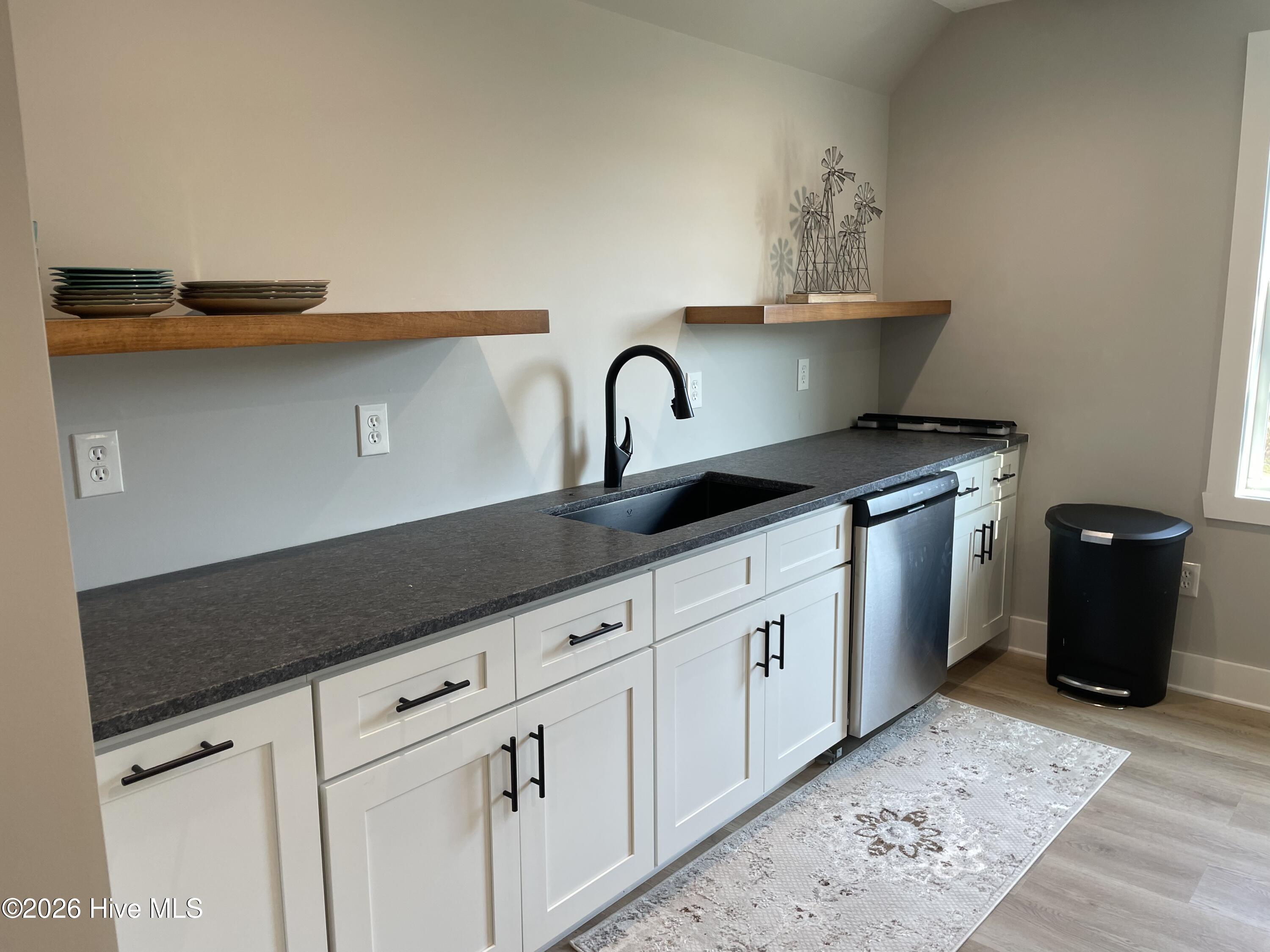 100568375 | Photo 53