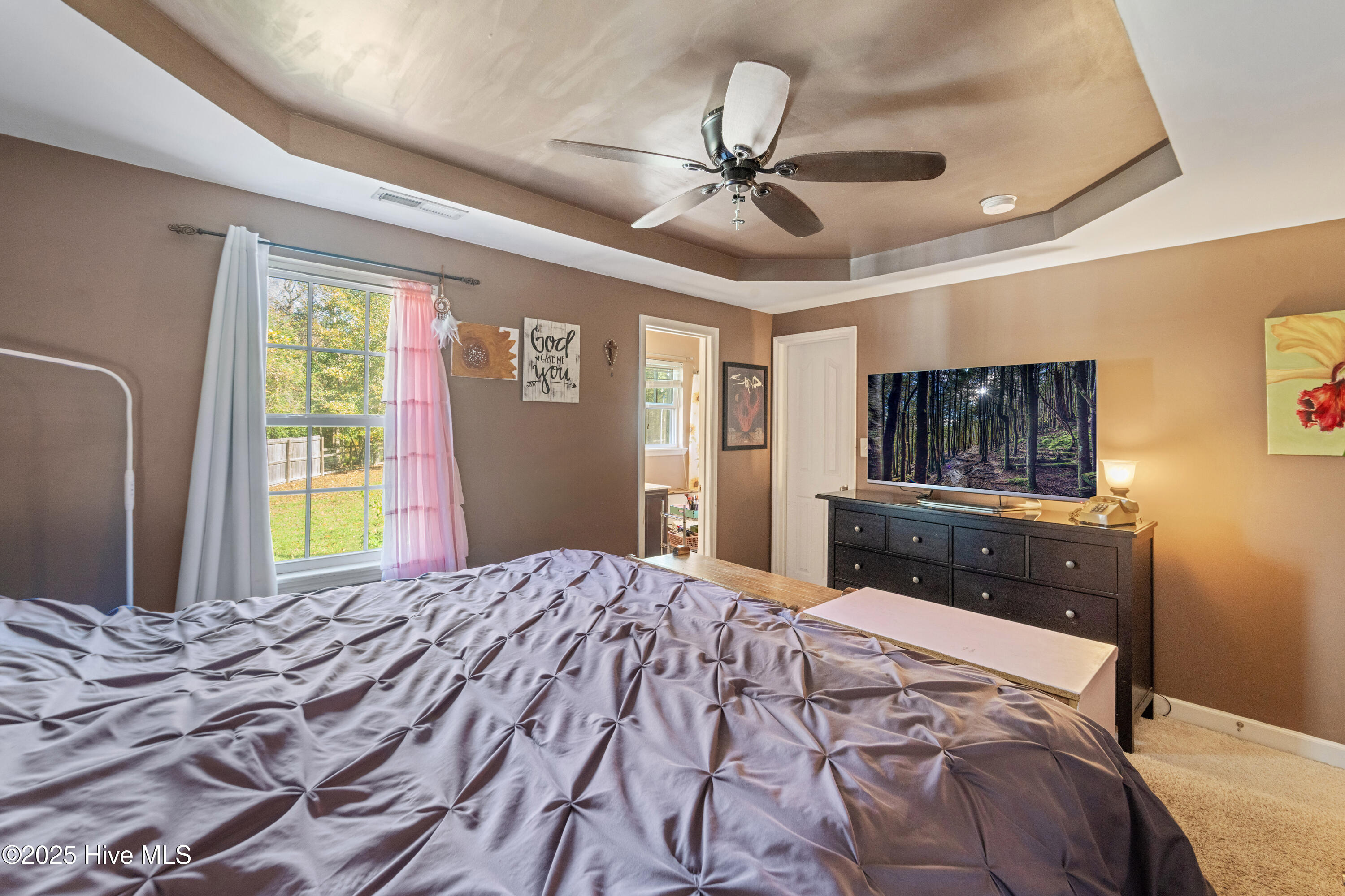 100542188 | Photo 25