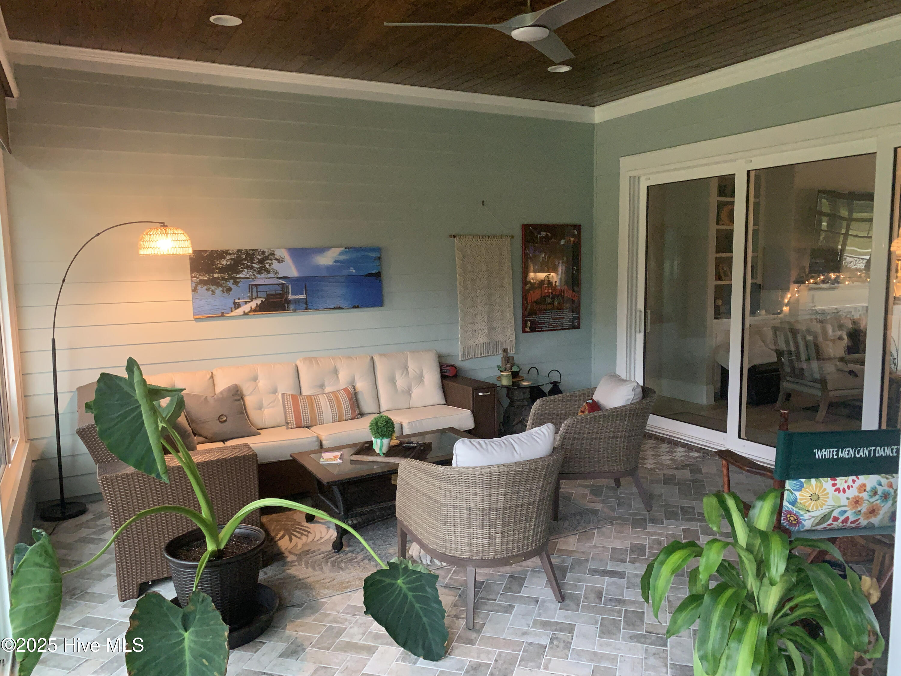 100545282 | Photo 66