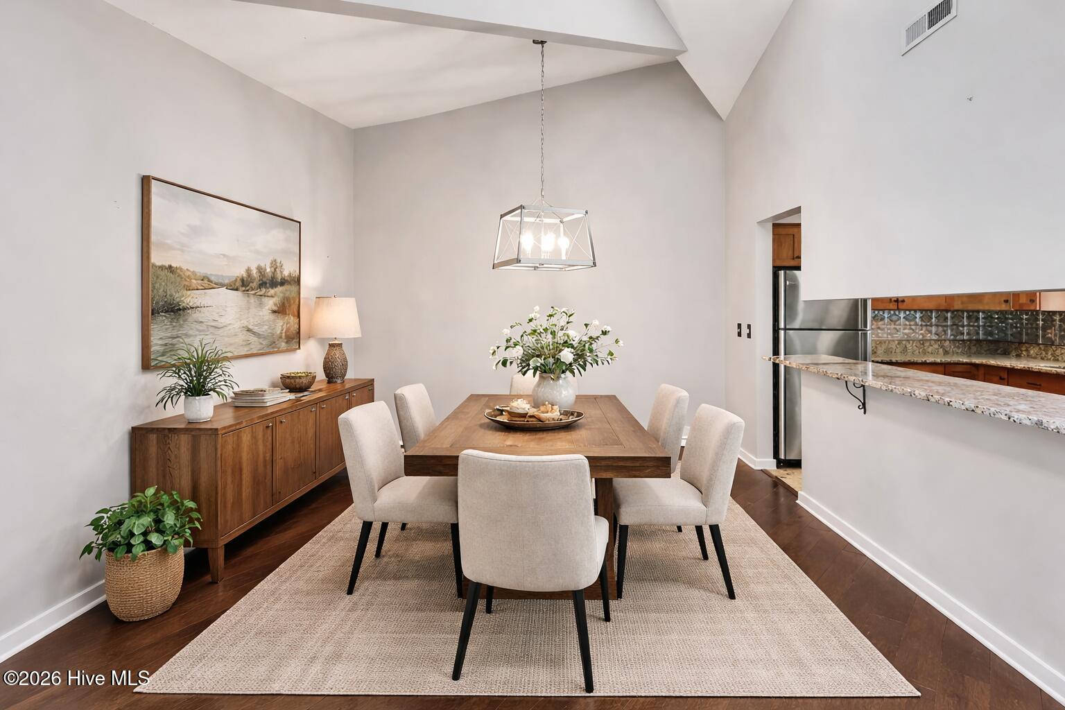 100556697 | Photo 12