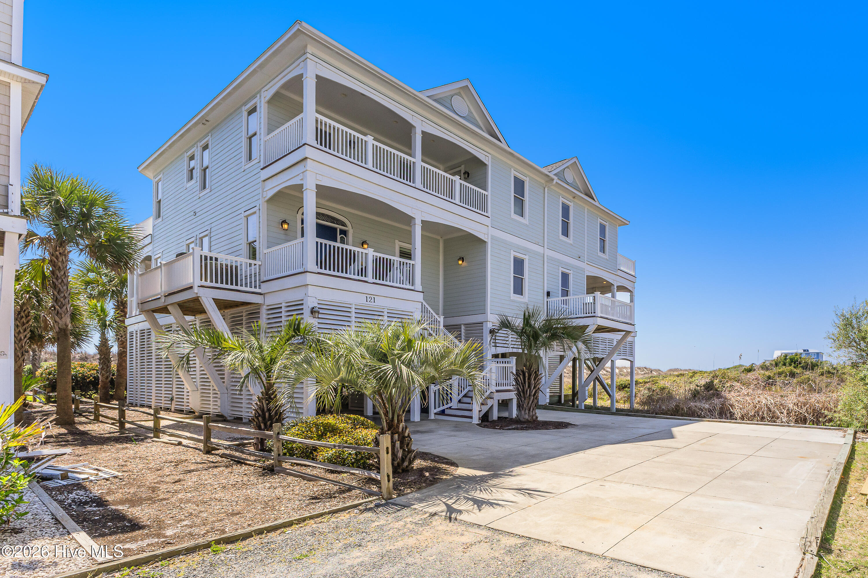 100567897 | Photo 76