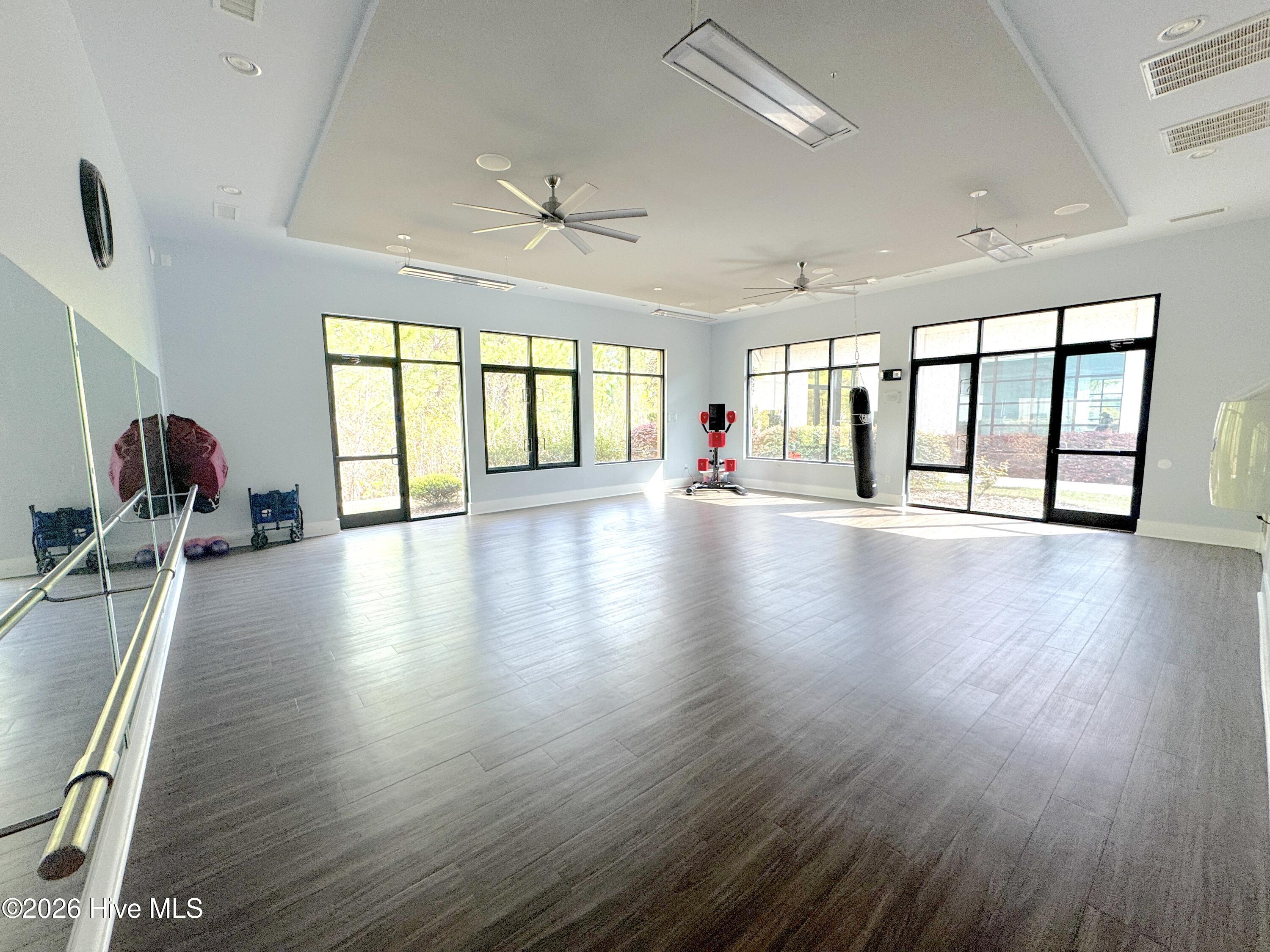 100564015 | Photo 48