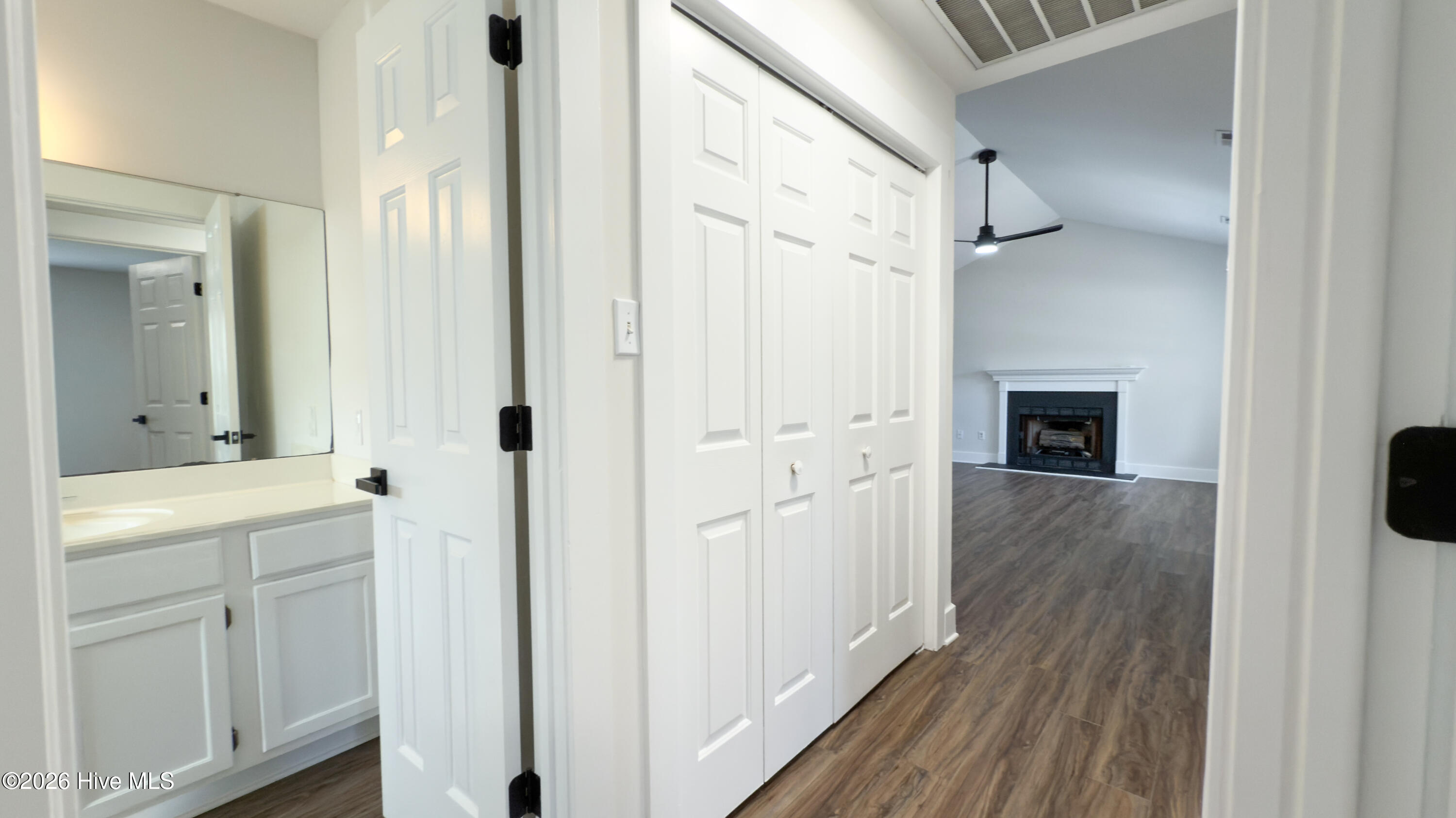 100550550 | Photo 13