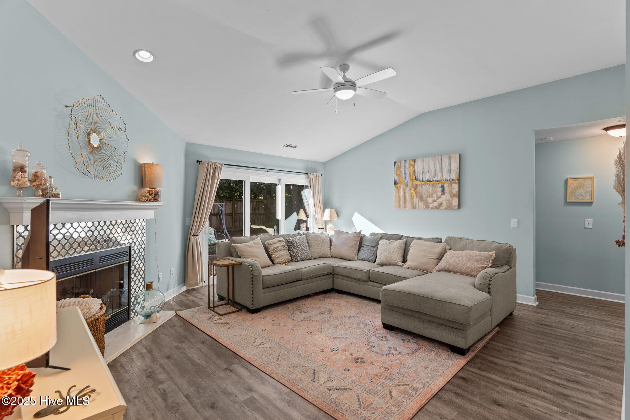 100537422 | Photo 17