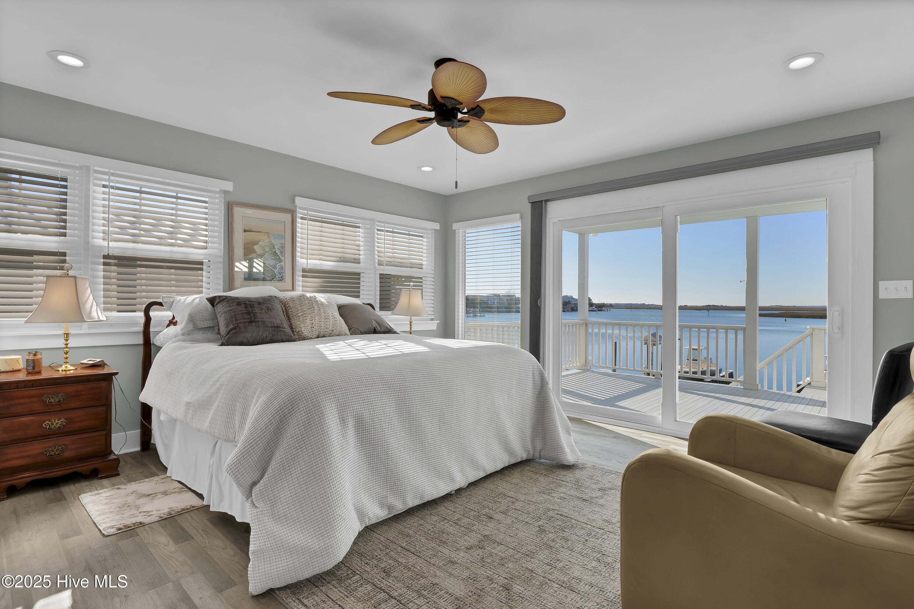 100469434 | Photo 21