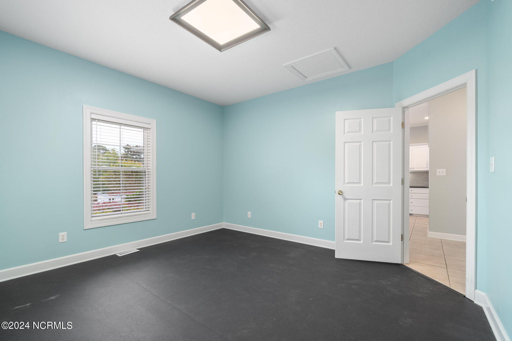 100536264 | Photo 15