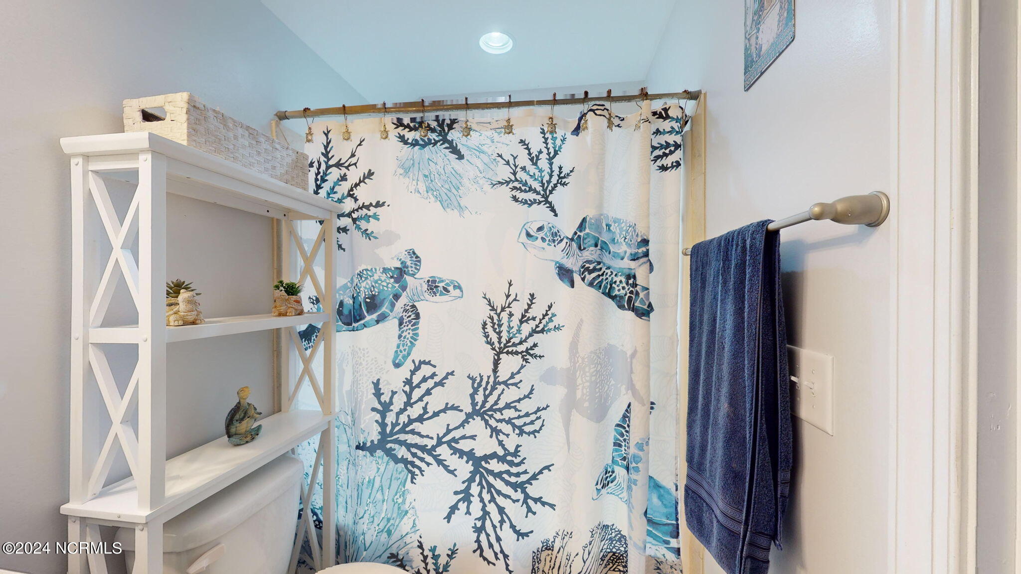 Upstairs bathroom 3