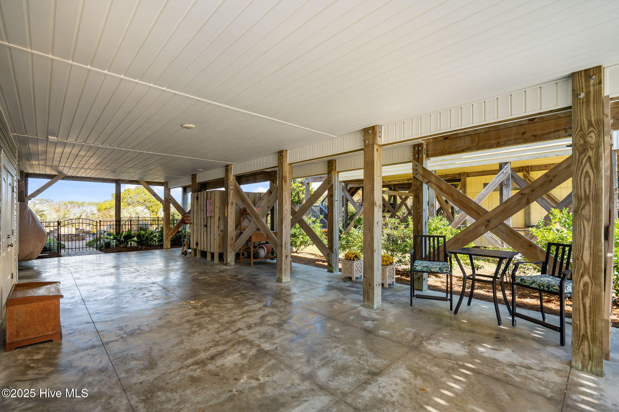 100543391 | Photo 51