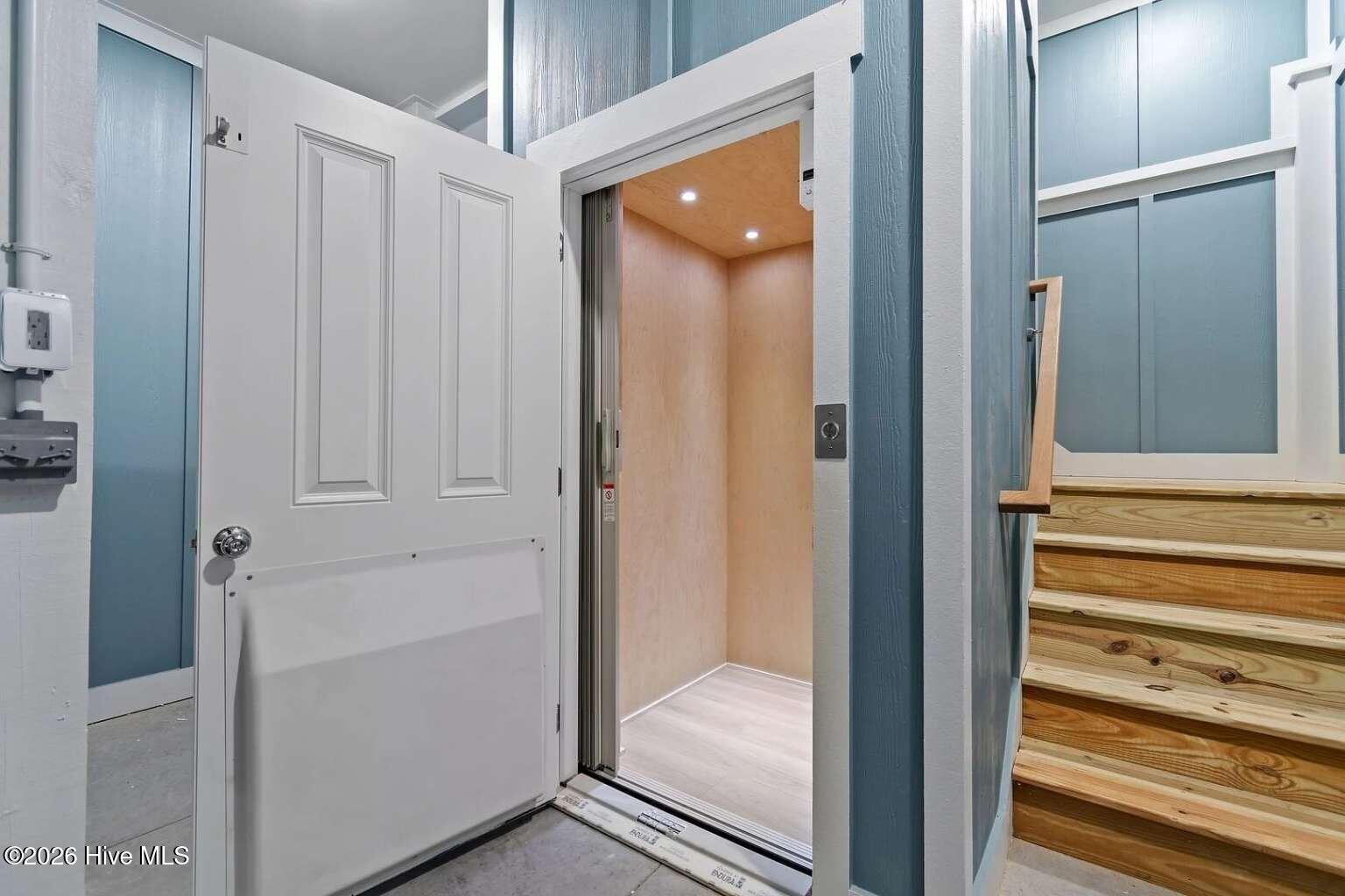 100551212 | Photo 36