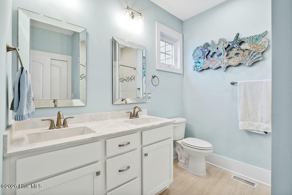 100561001 | Photo 25