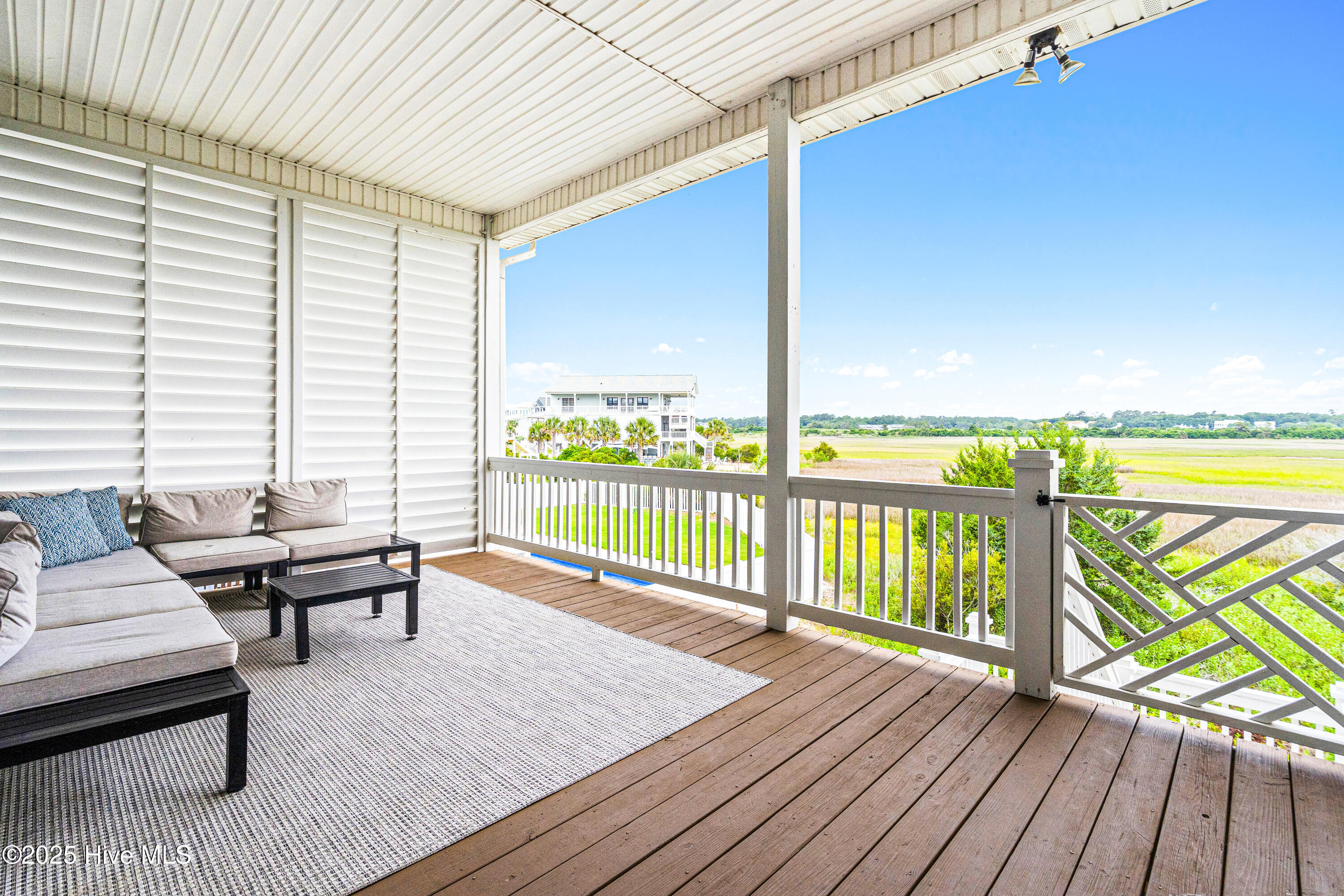 100510863 | Photo 42