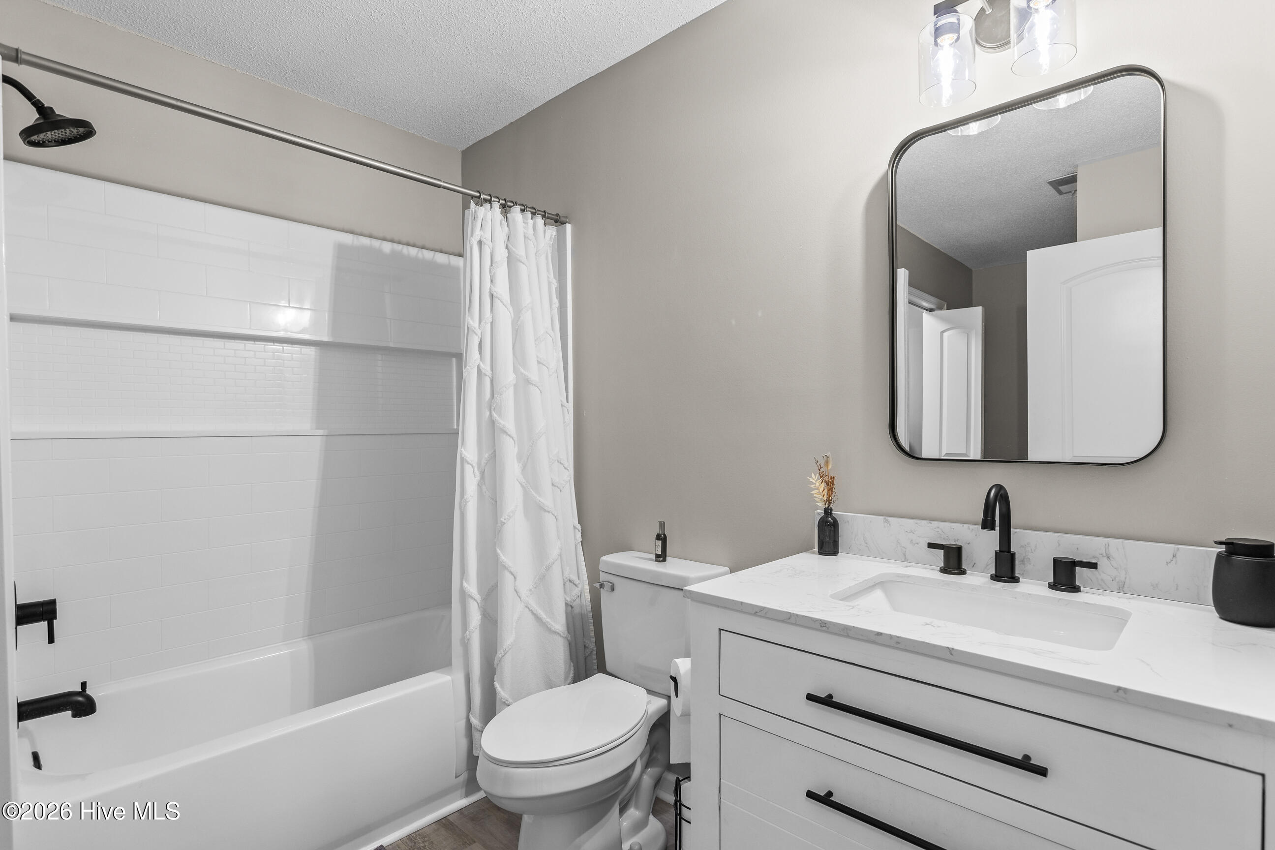 100557987 | Photo 18