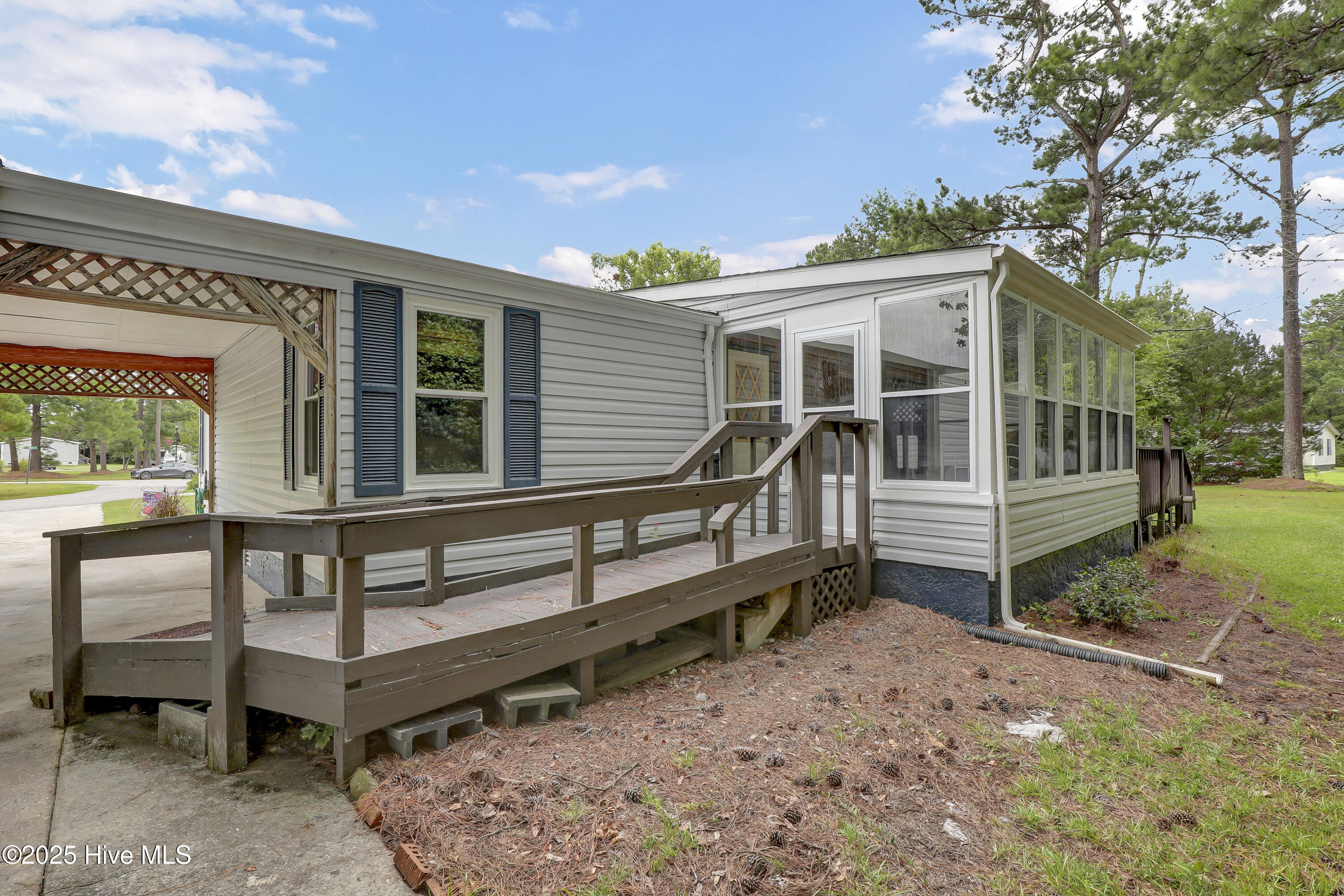 100523647 | Photo 24