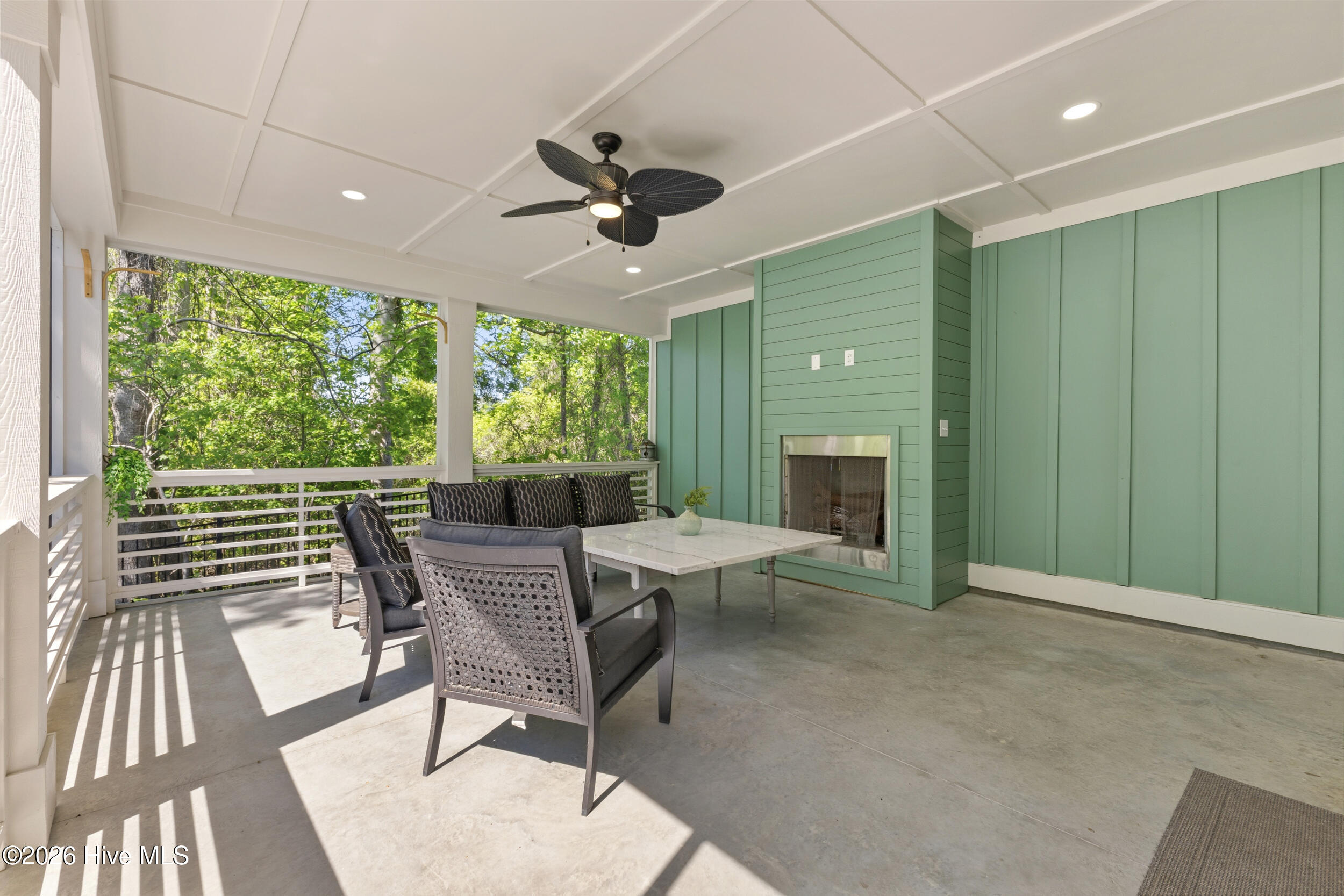 100570688 | Photo 53