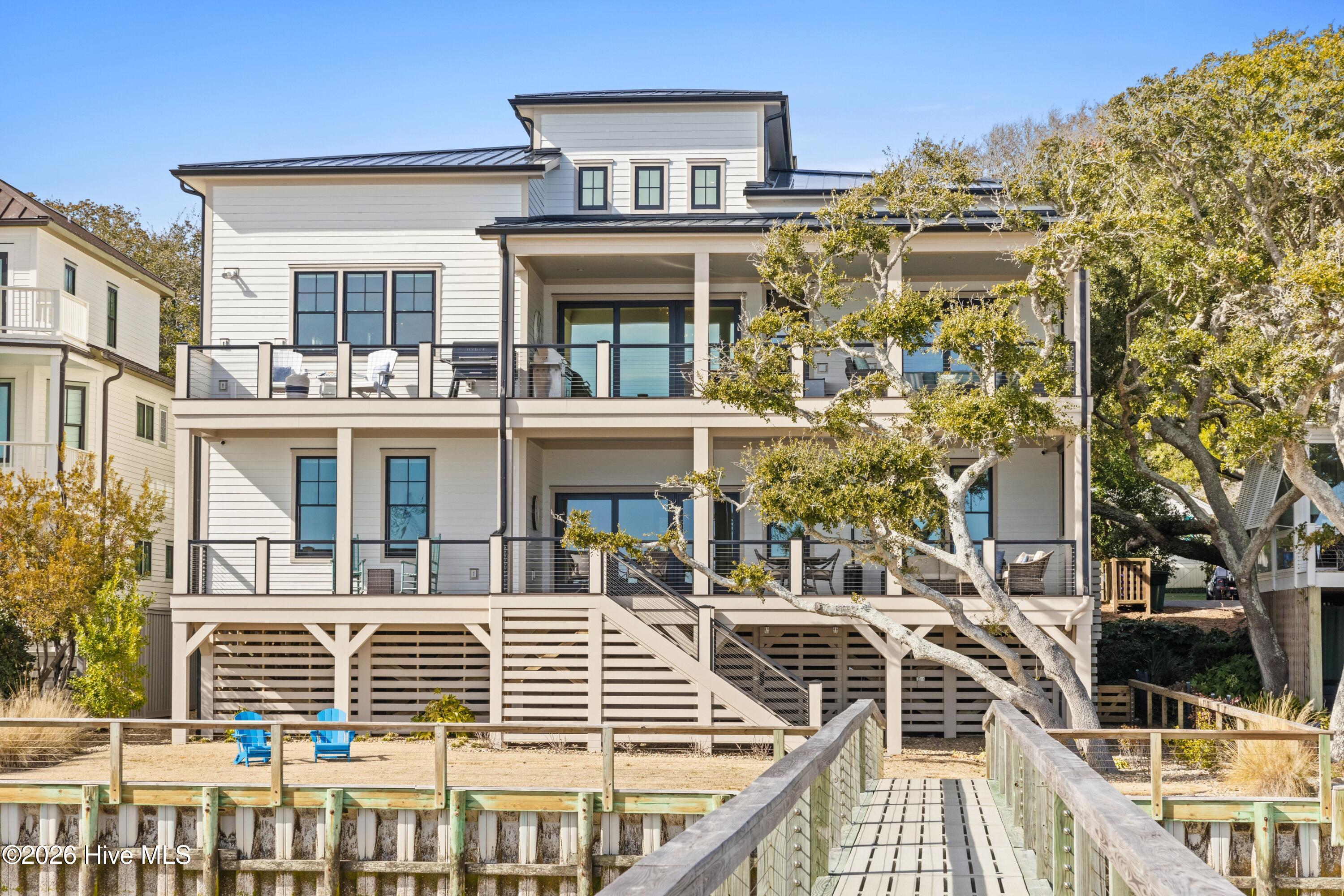 100556008 | Photo 45