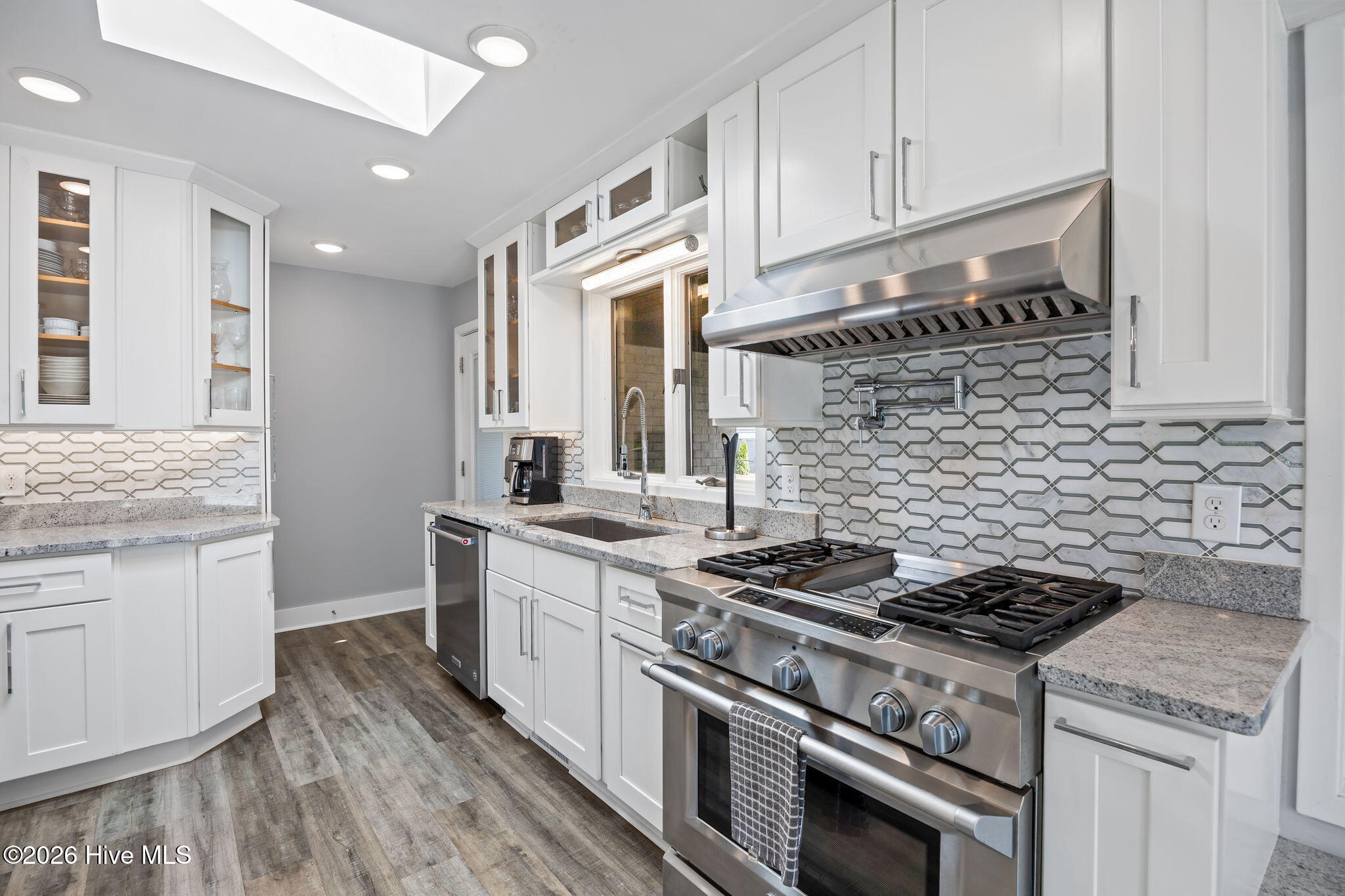 100560394 | Photo 24