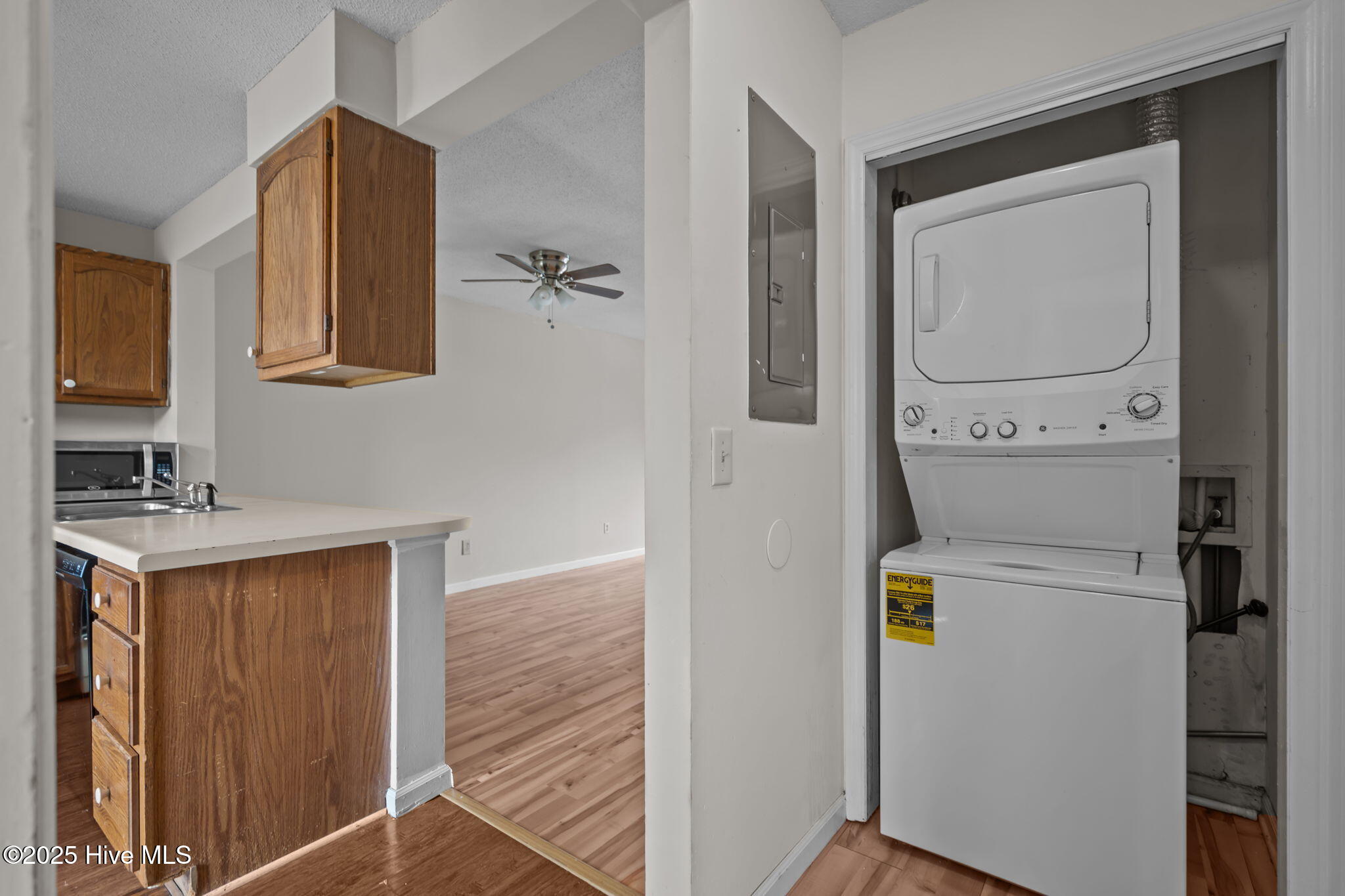 100529850 | Photo 30